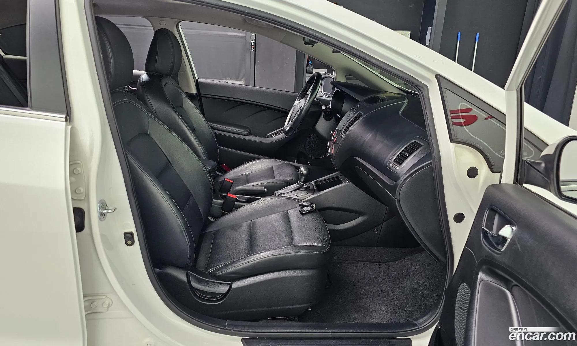 Kia K3 2012 — 11