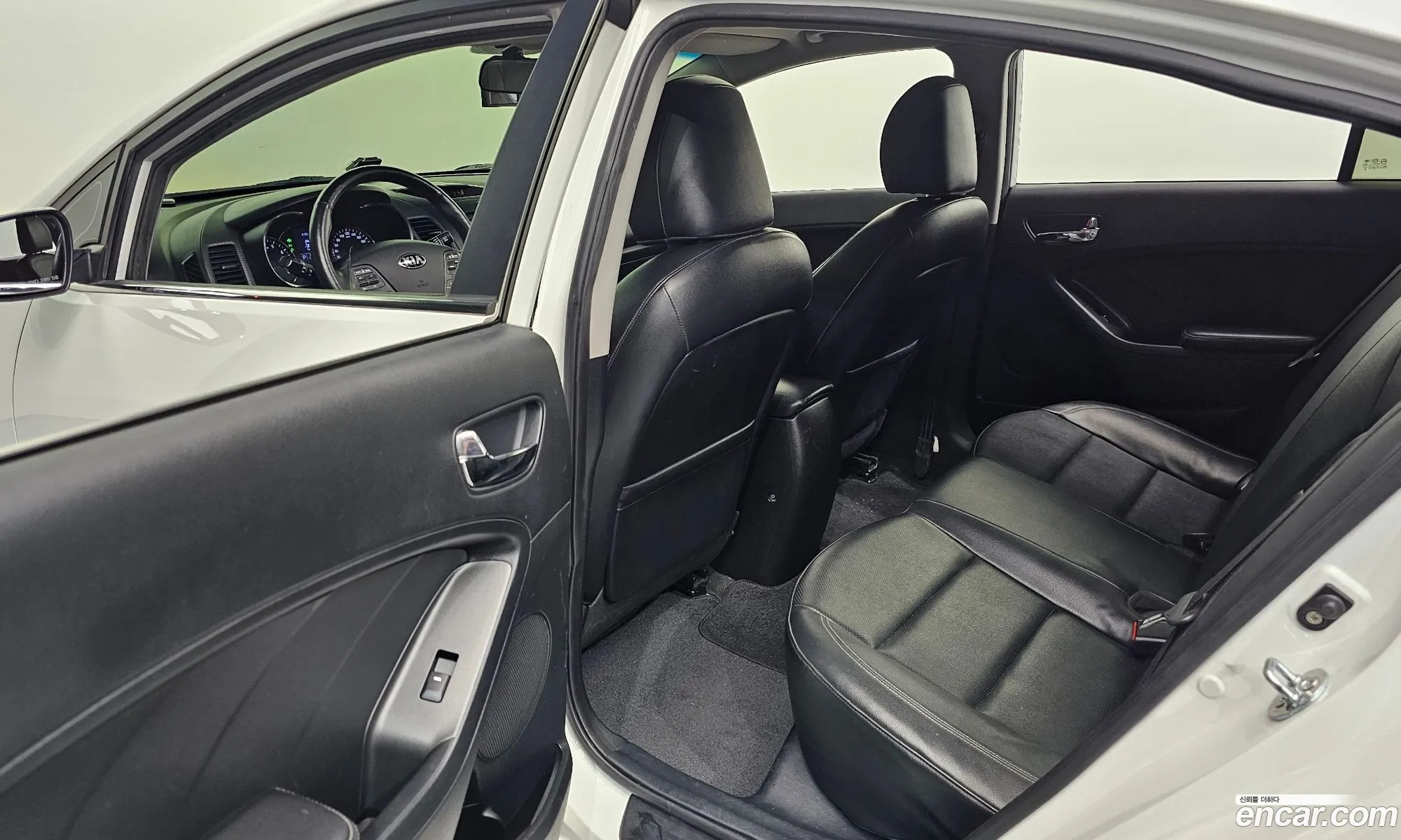 Kia K3 2012 — 3