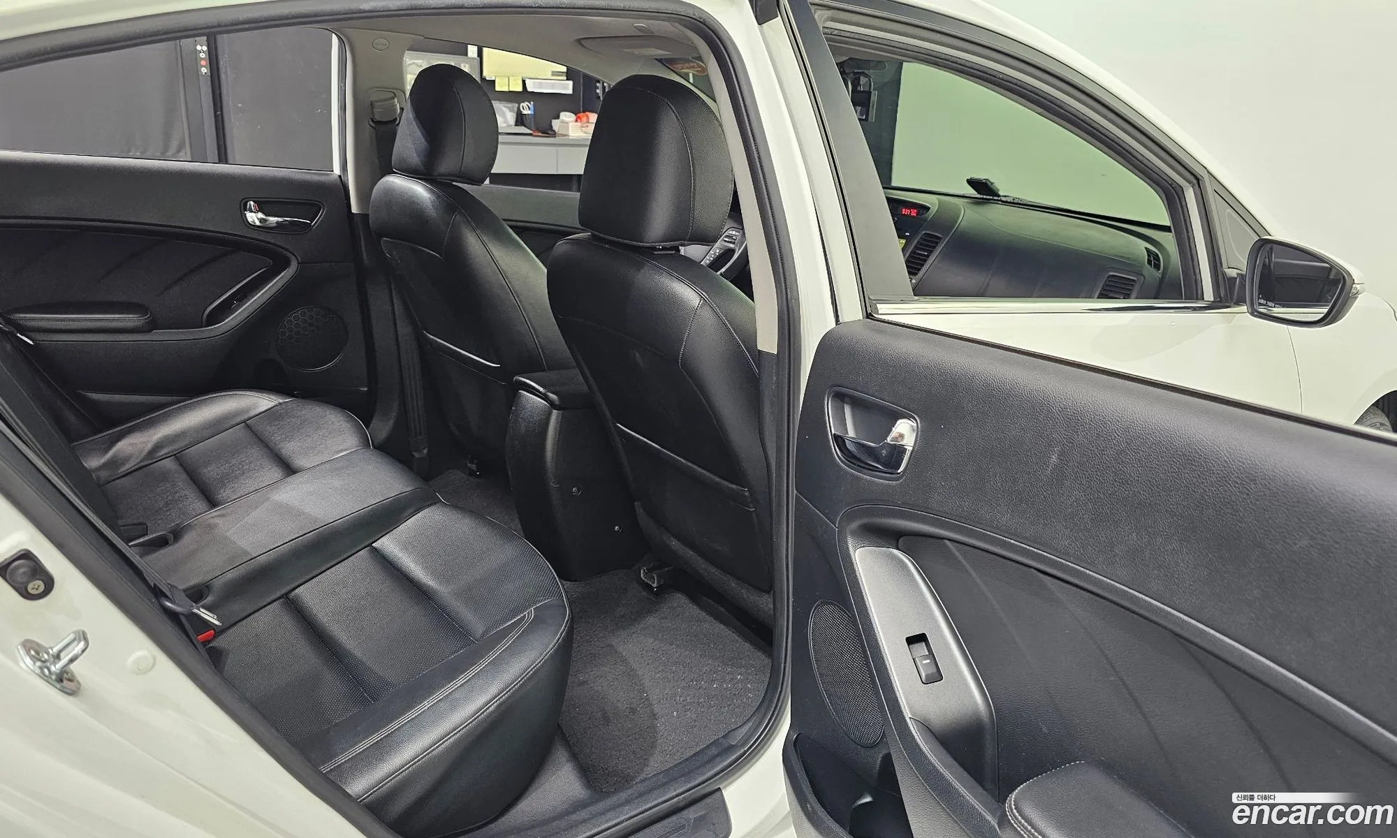 Kia K3 2012 — 21