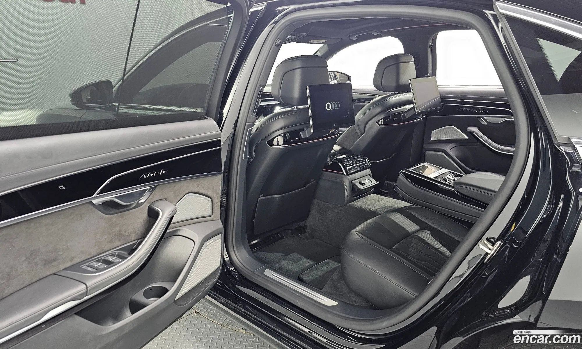 Audi A8 2021 WAUZZZF84MN001768 — 19