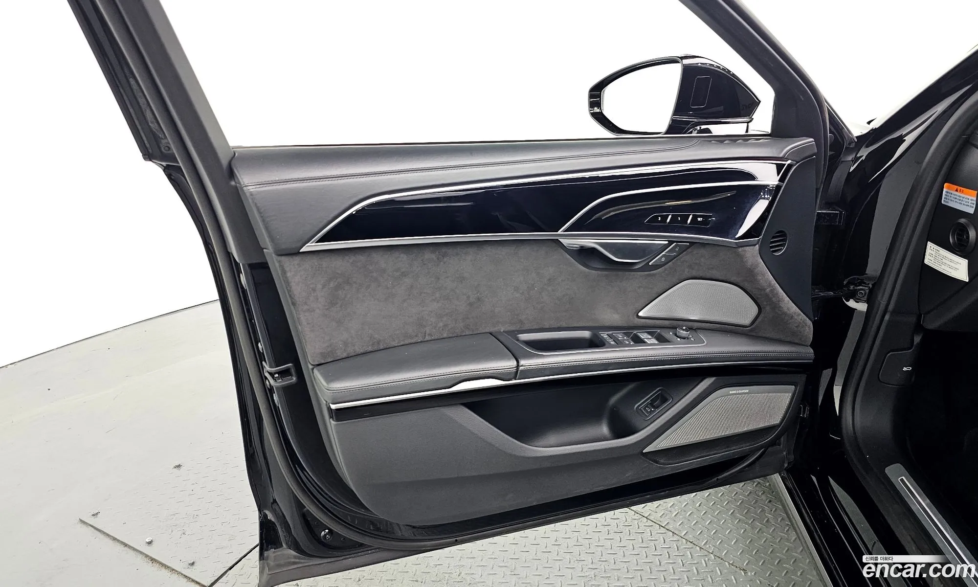Audi A8 2021 WAUZZZF84MN001768 — 12