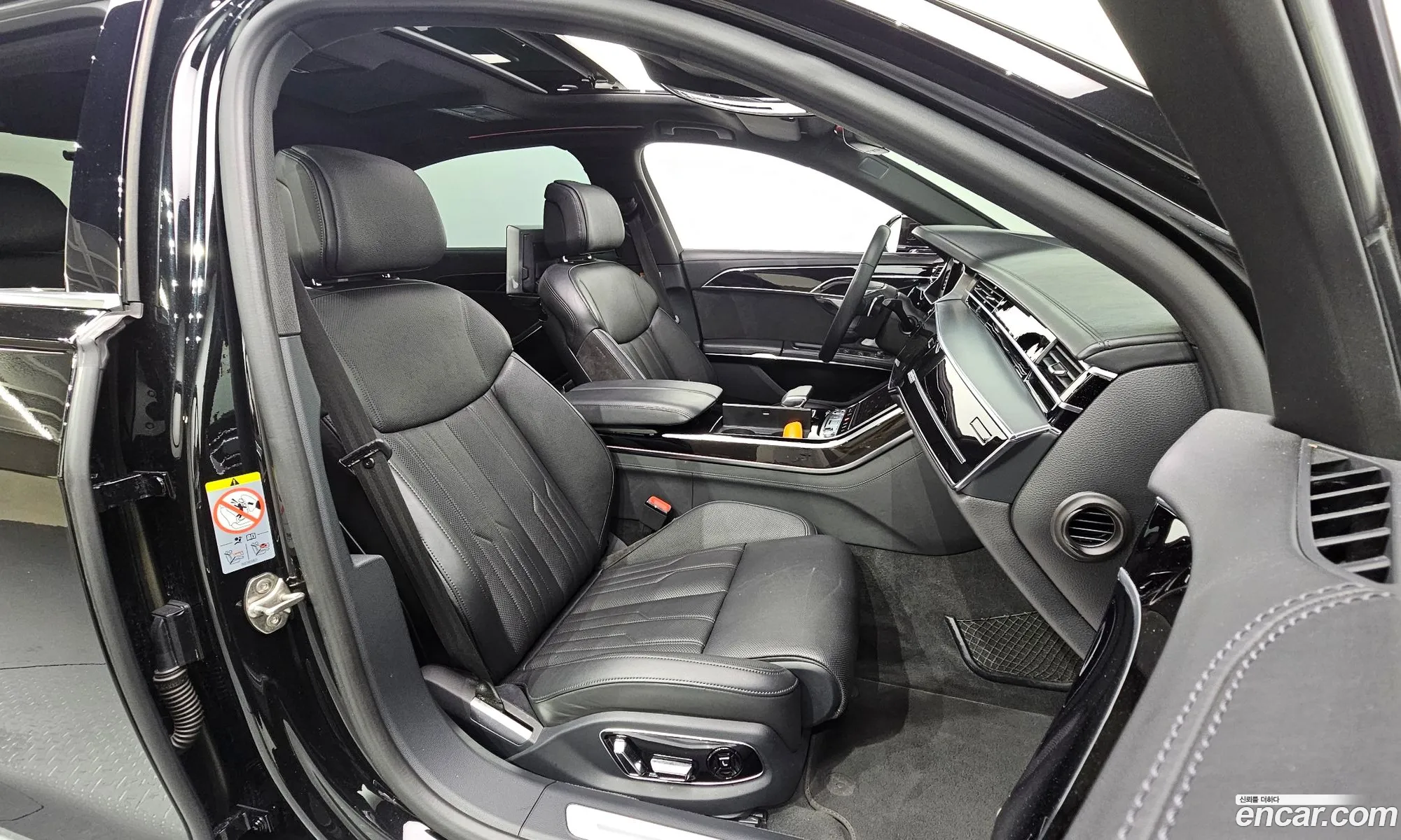 Audi A8 2021 WAUZZZF84MN001768 — 20