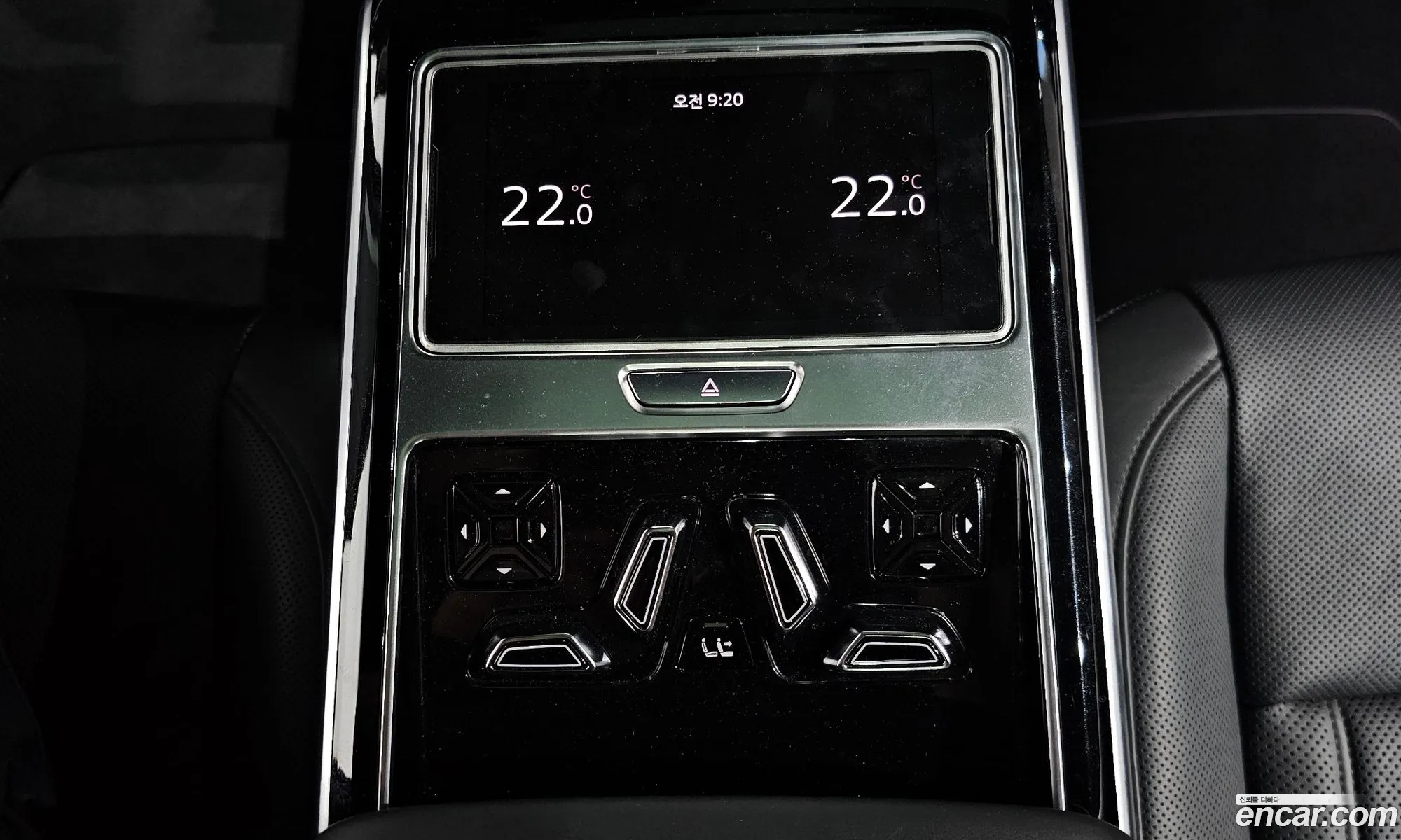 Audi A8 2021 WAUZZZF84MN001768 — 27