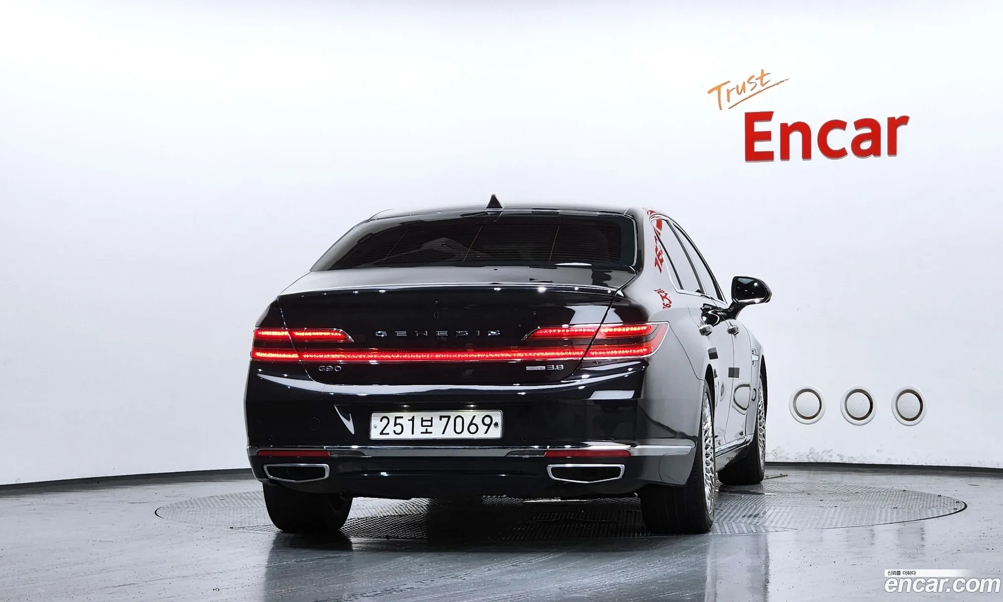 Genesis G90 2019 KMHG341DDKU067751 — 10