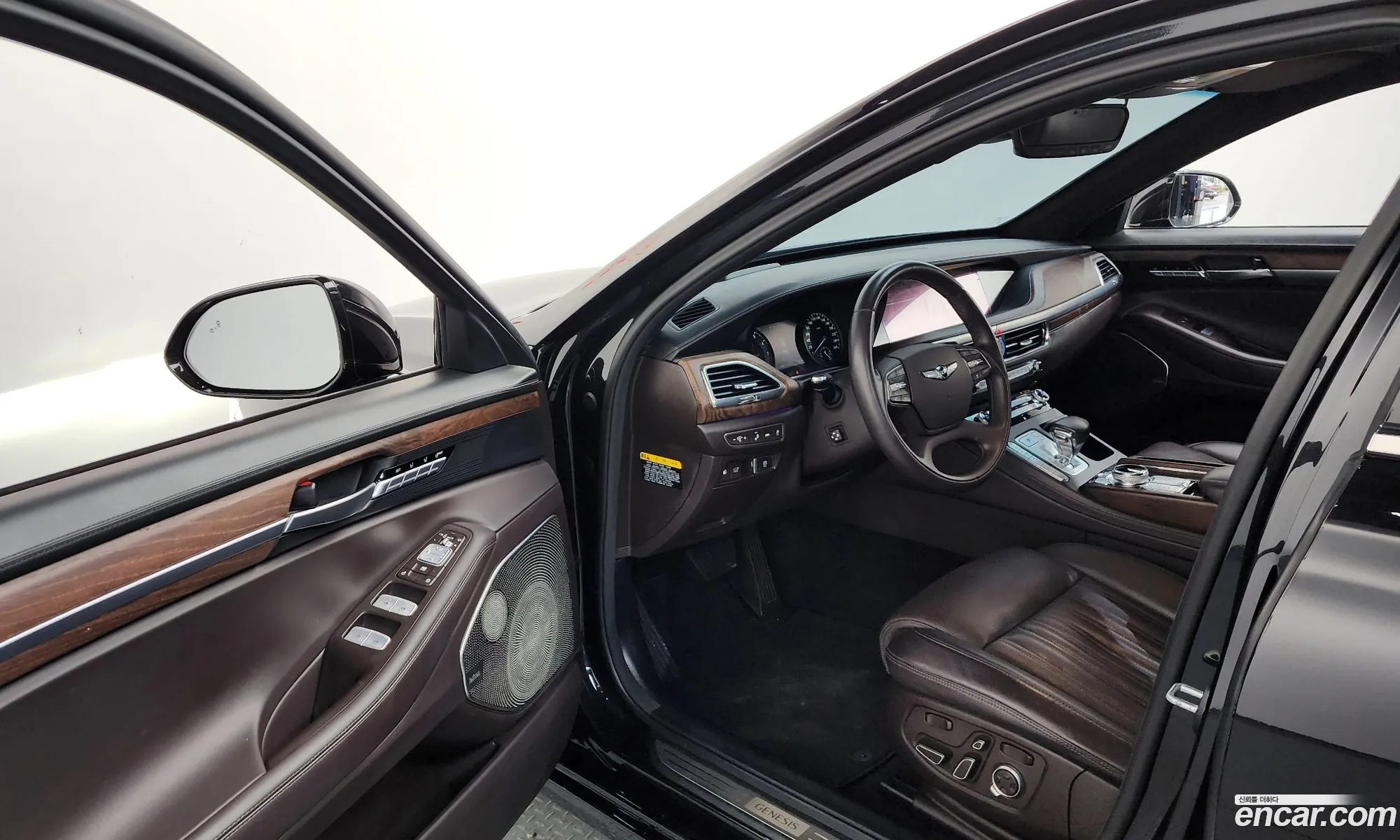 Genesis G90 2019 KMHG341DDKU067751 — 6