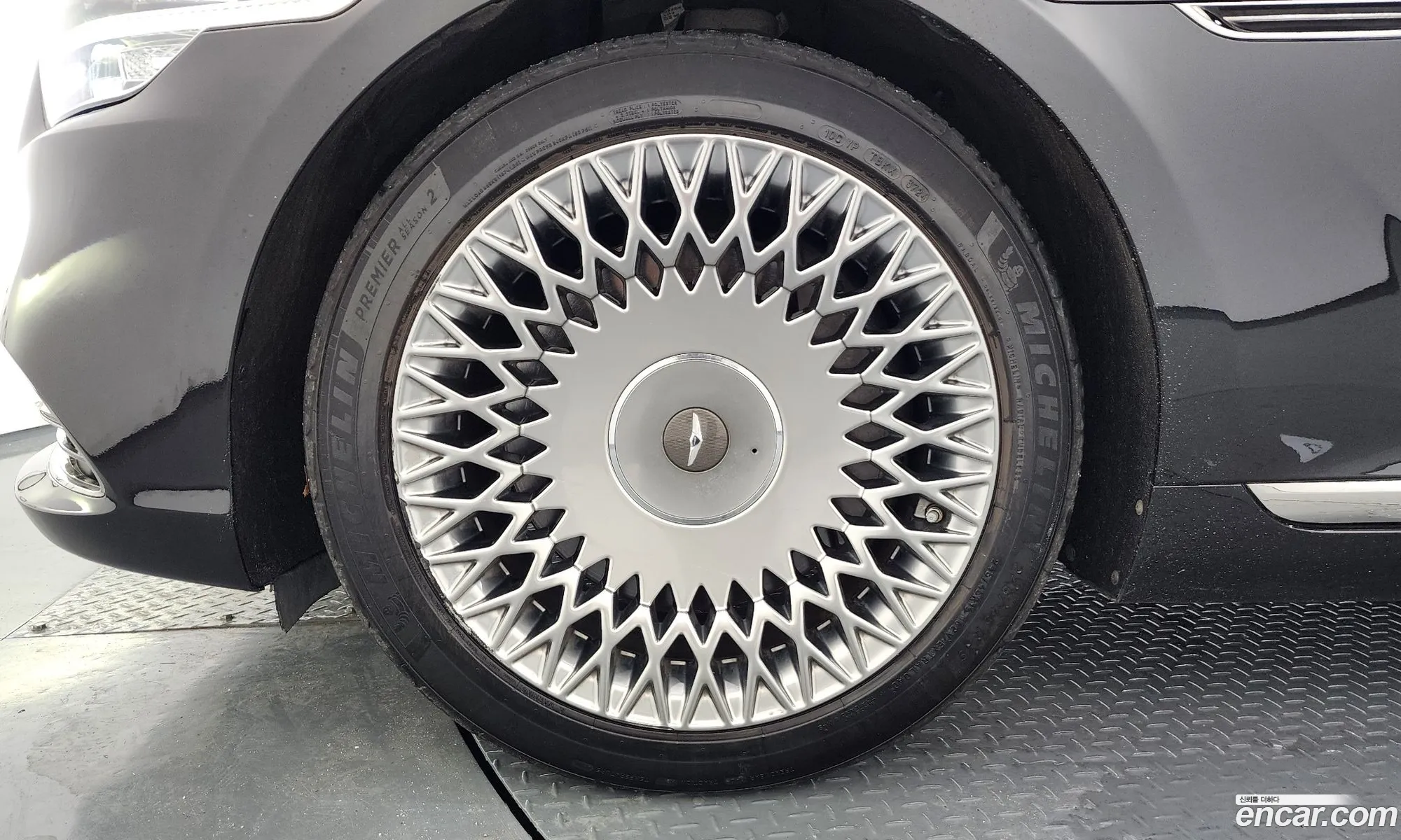 Genesis G90 2019 KMHG341DDKU067751 — 17