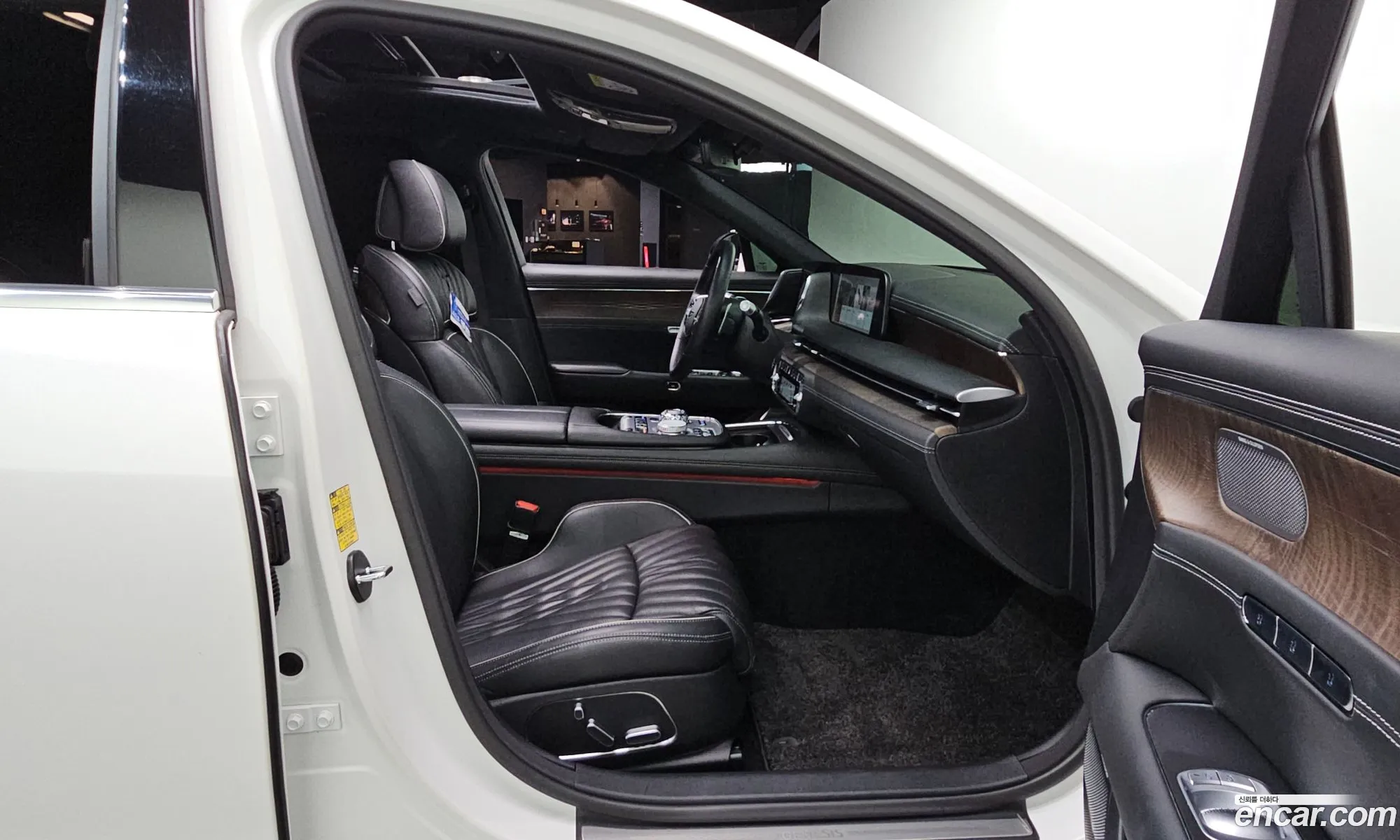 Genesis G90 2022 KMTFA41DDNU008879 — 11