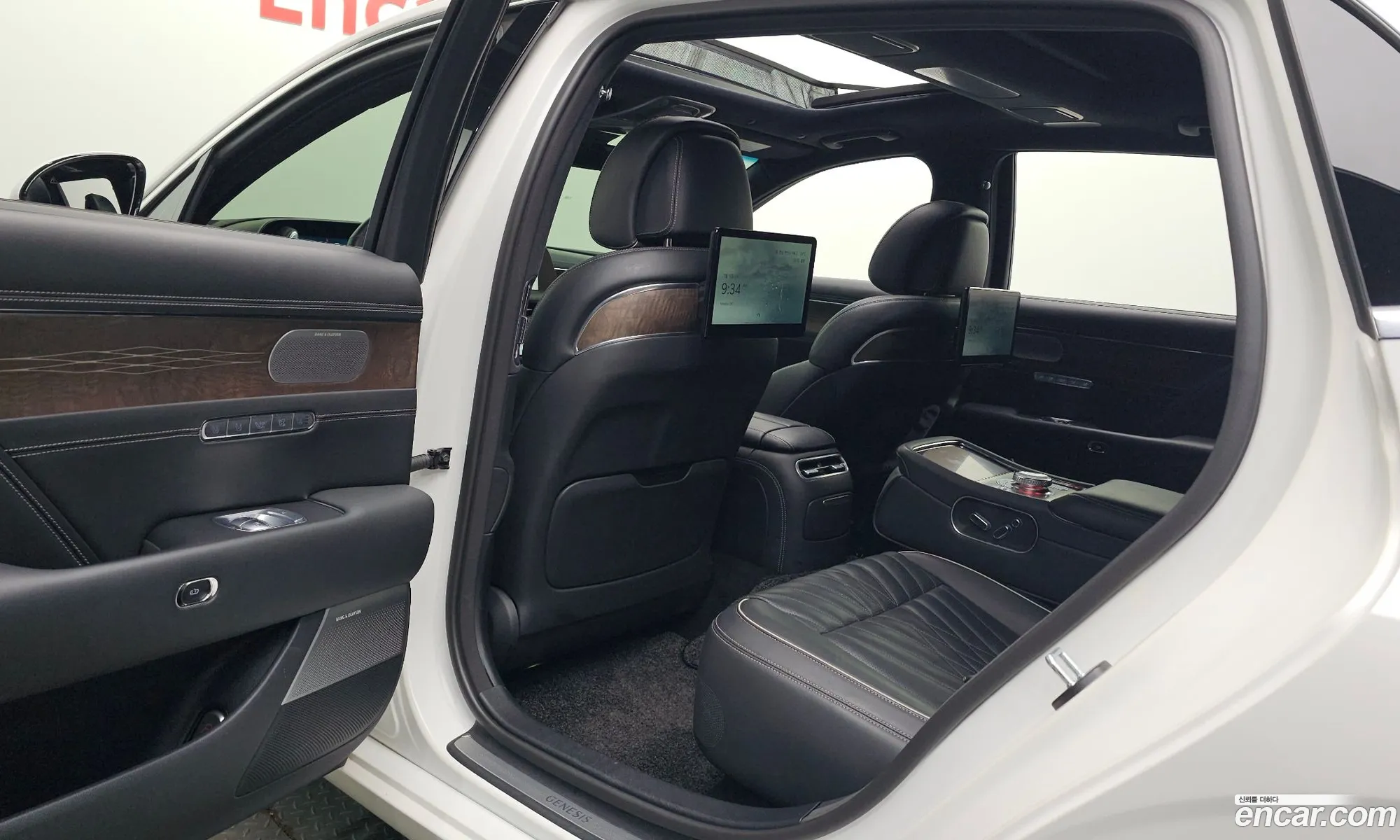 Genesis G90 2022 KMTFA41DDNU008879 — 17