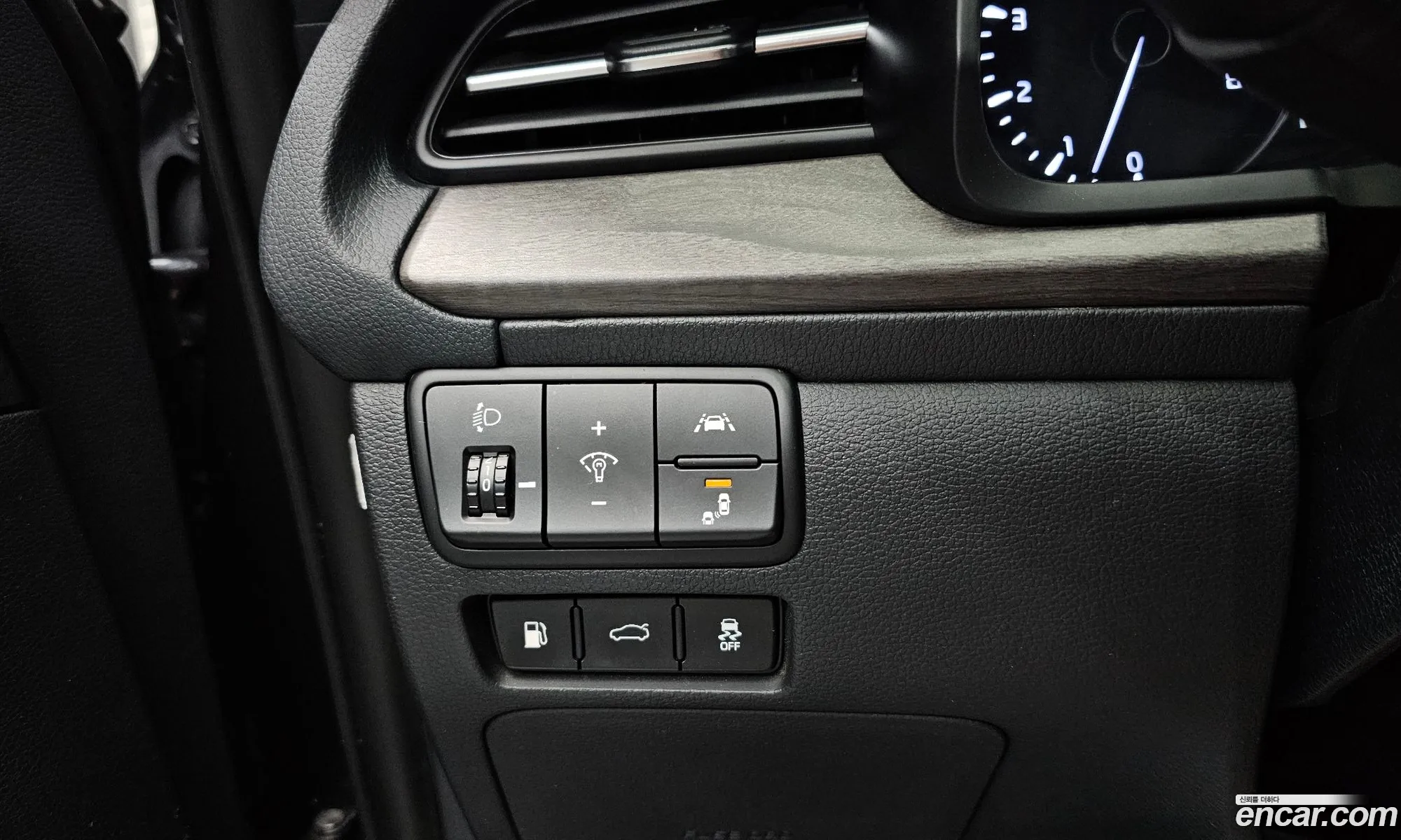 Kia K7 Premier 2019 KNALC41BBLA202839 — 6
