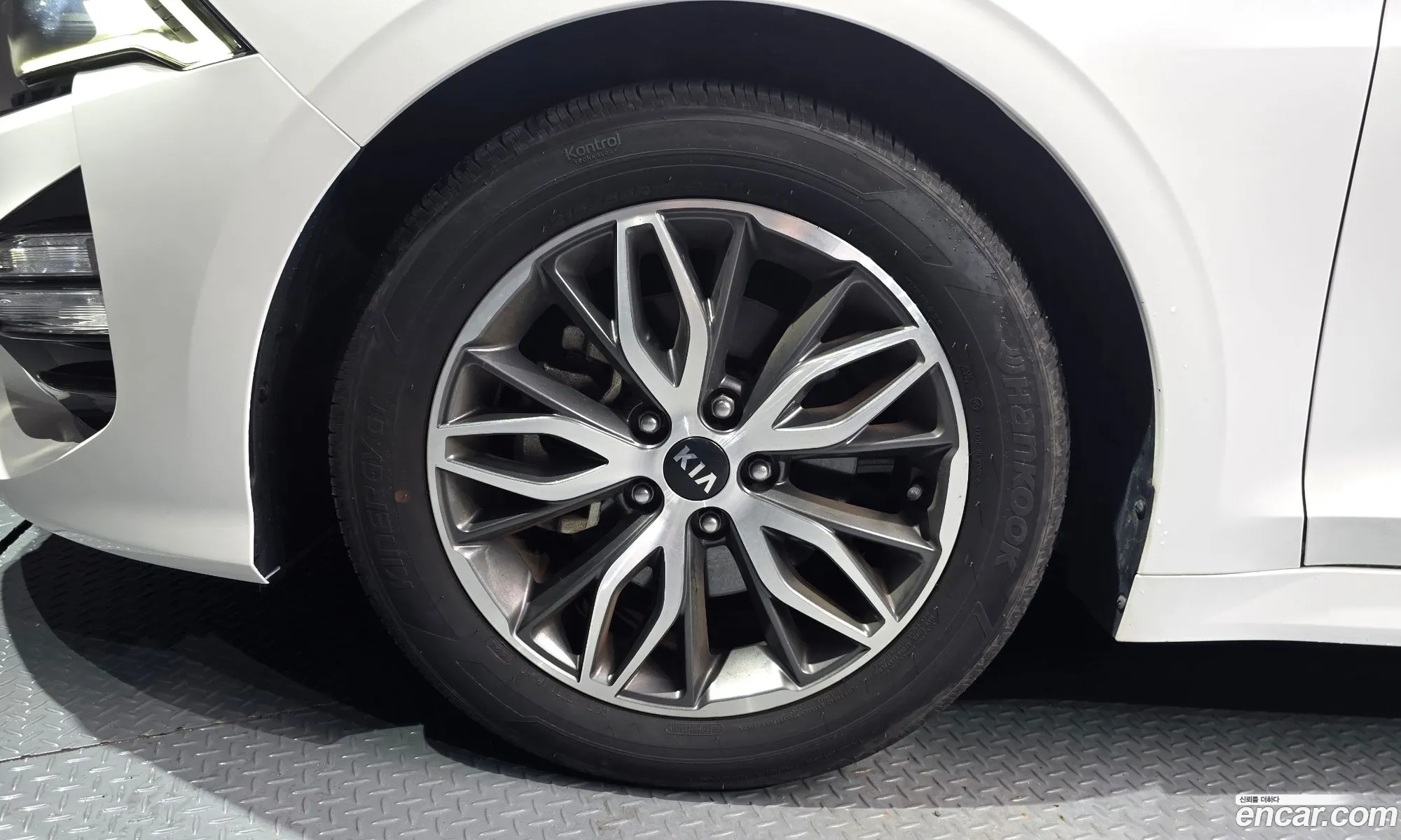 Kia K5 2020 KNAG241ABLA050861 — 12