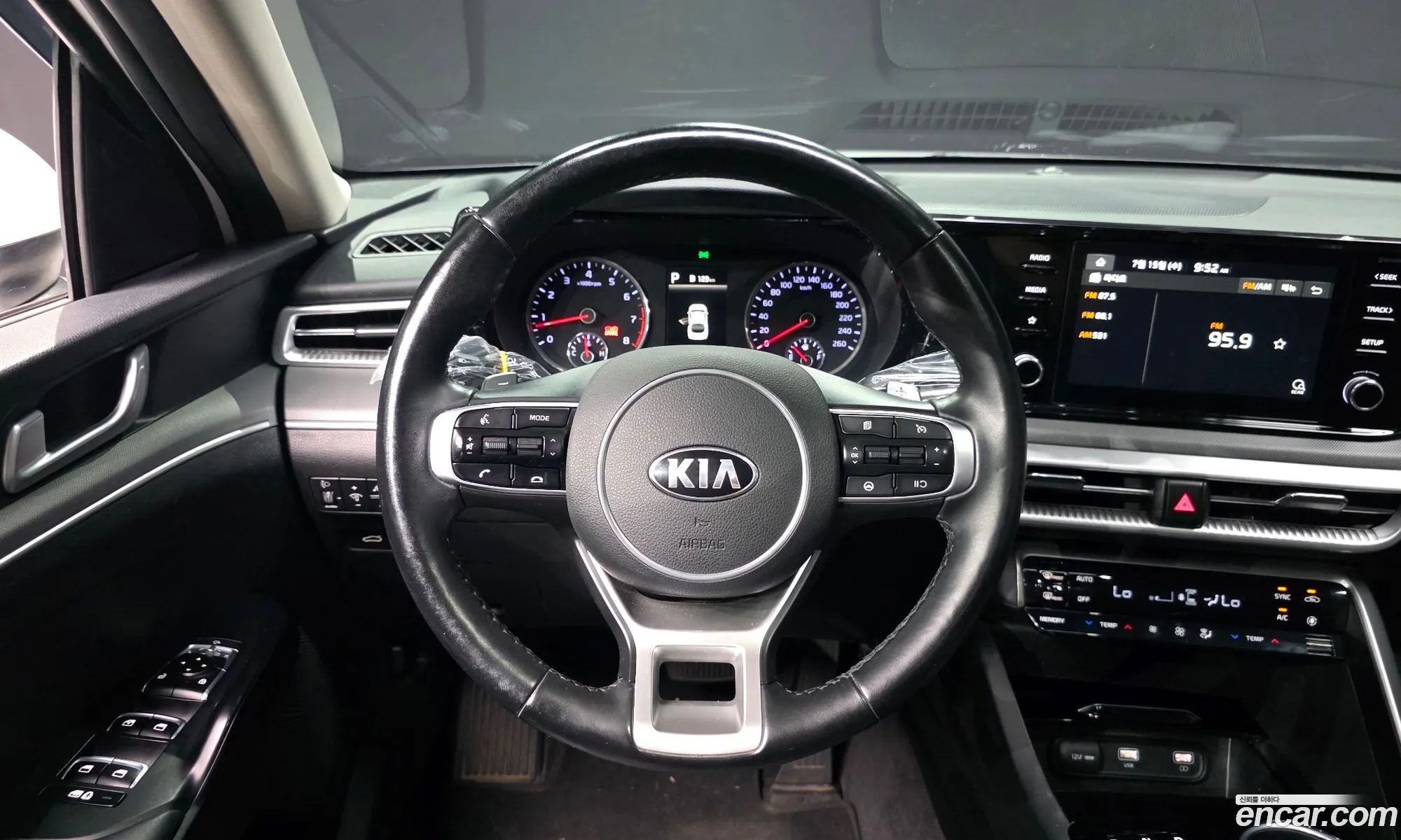 Kia K5 2020 KNAG241ABLA050861 — 3