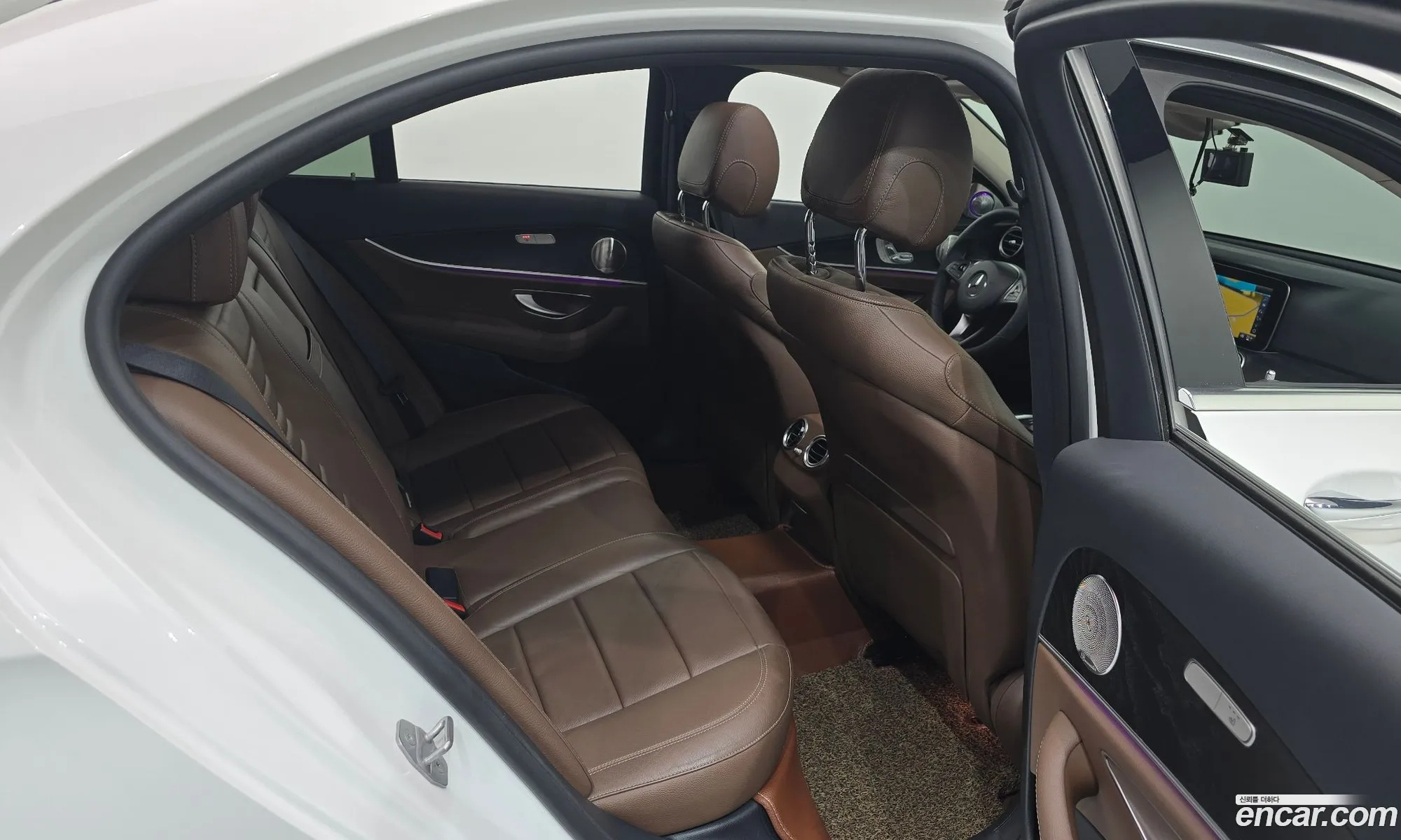 Mercedes-Benz E-Class W213 2017 — 13