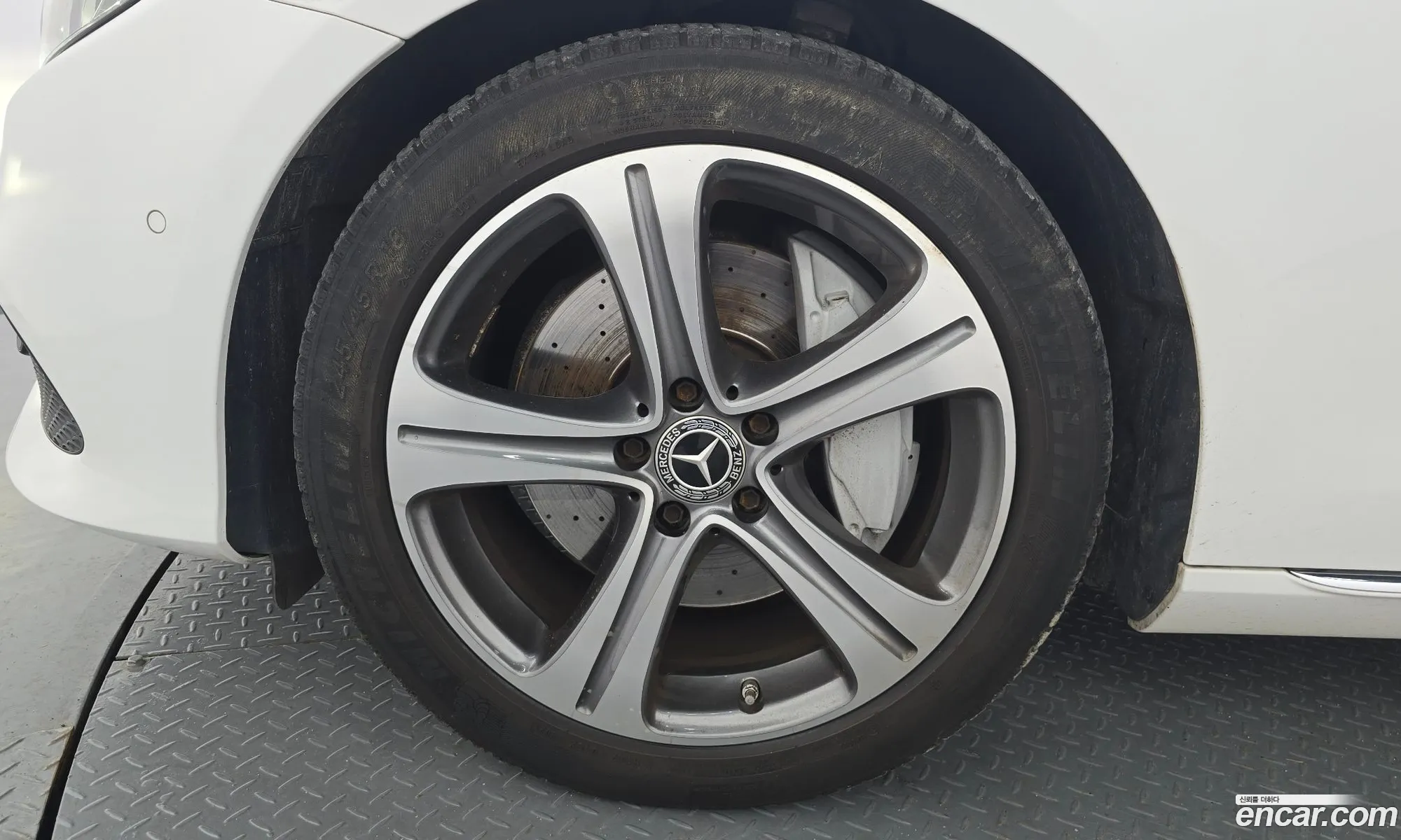 Mercedes-Benz E-Class W213 2017 — 16