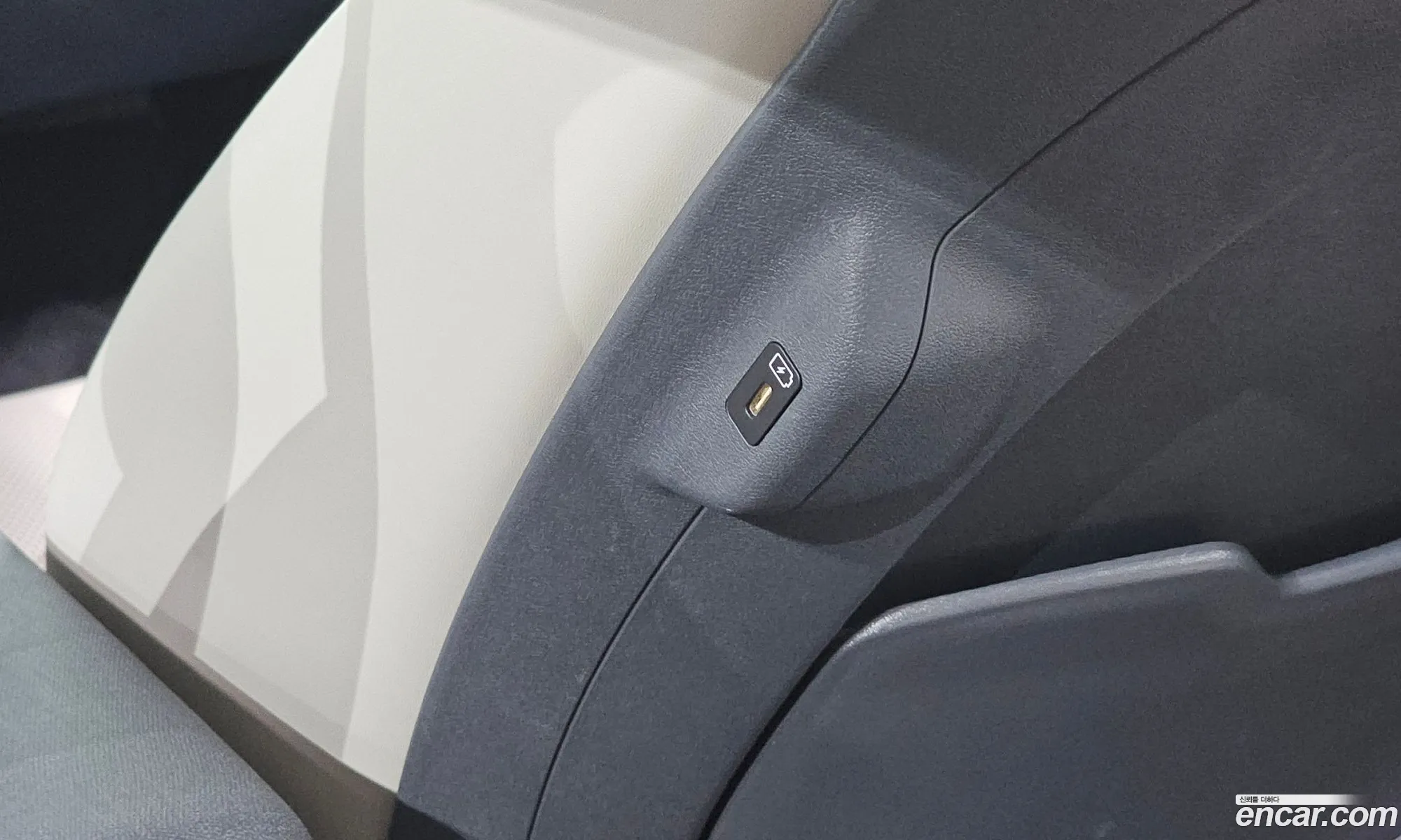 Kia EV6 2022 KNAC281CPNA047447 — 10