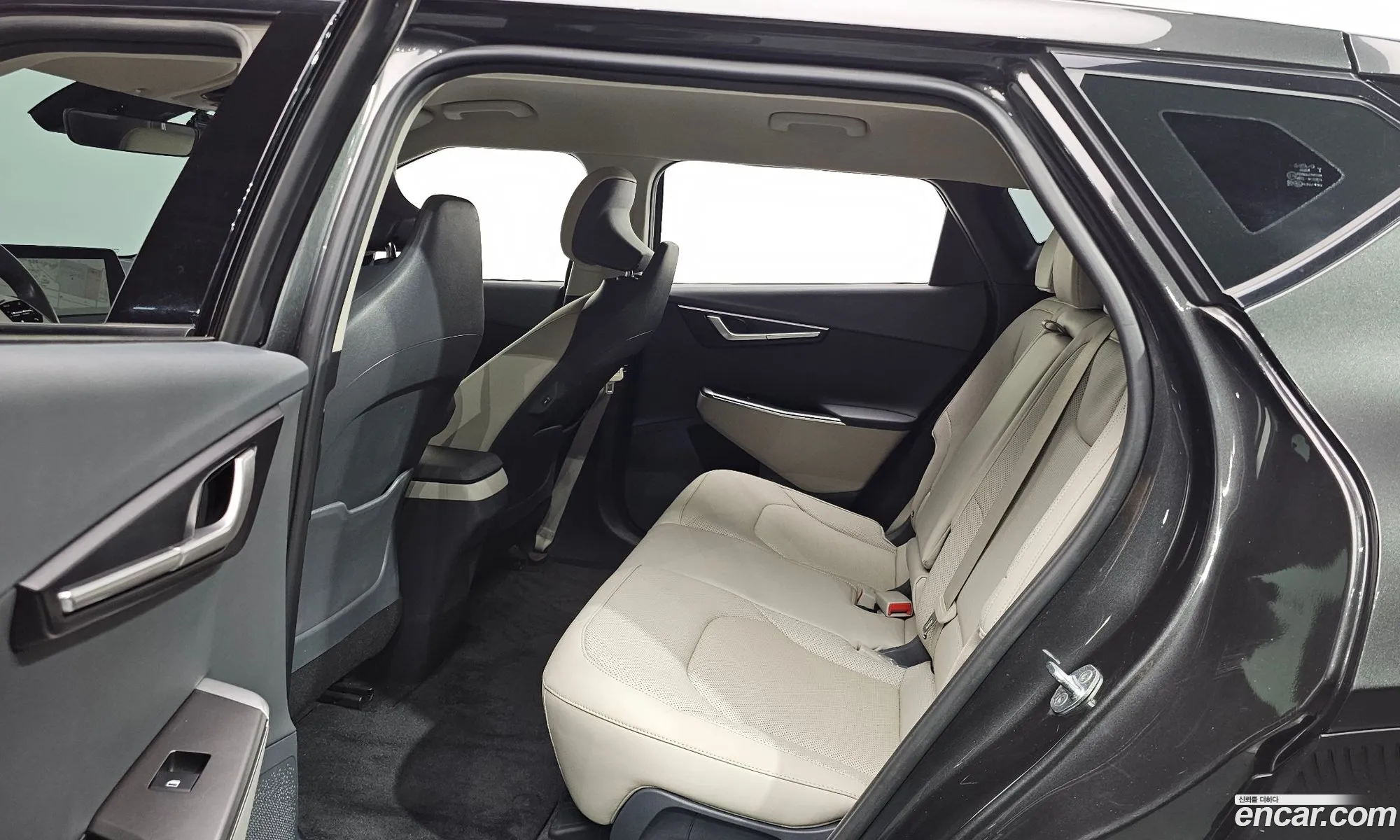 Kia EV6 2022 KNAC281CPNA047447 — 5