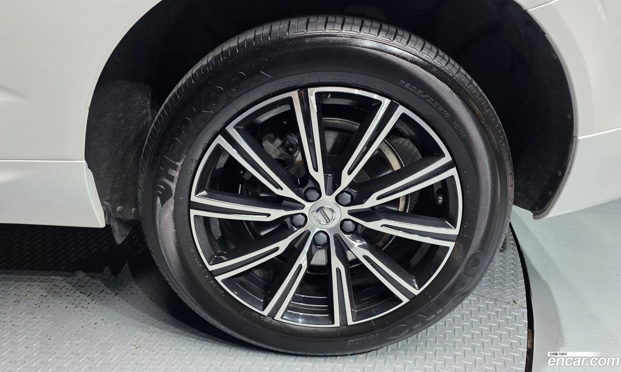 Volvo XC60 2020 — 29