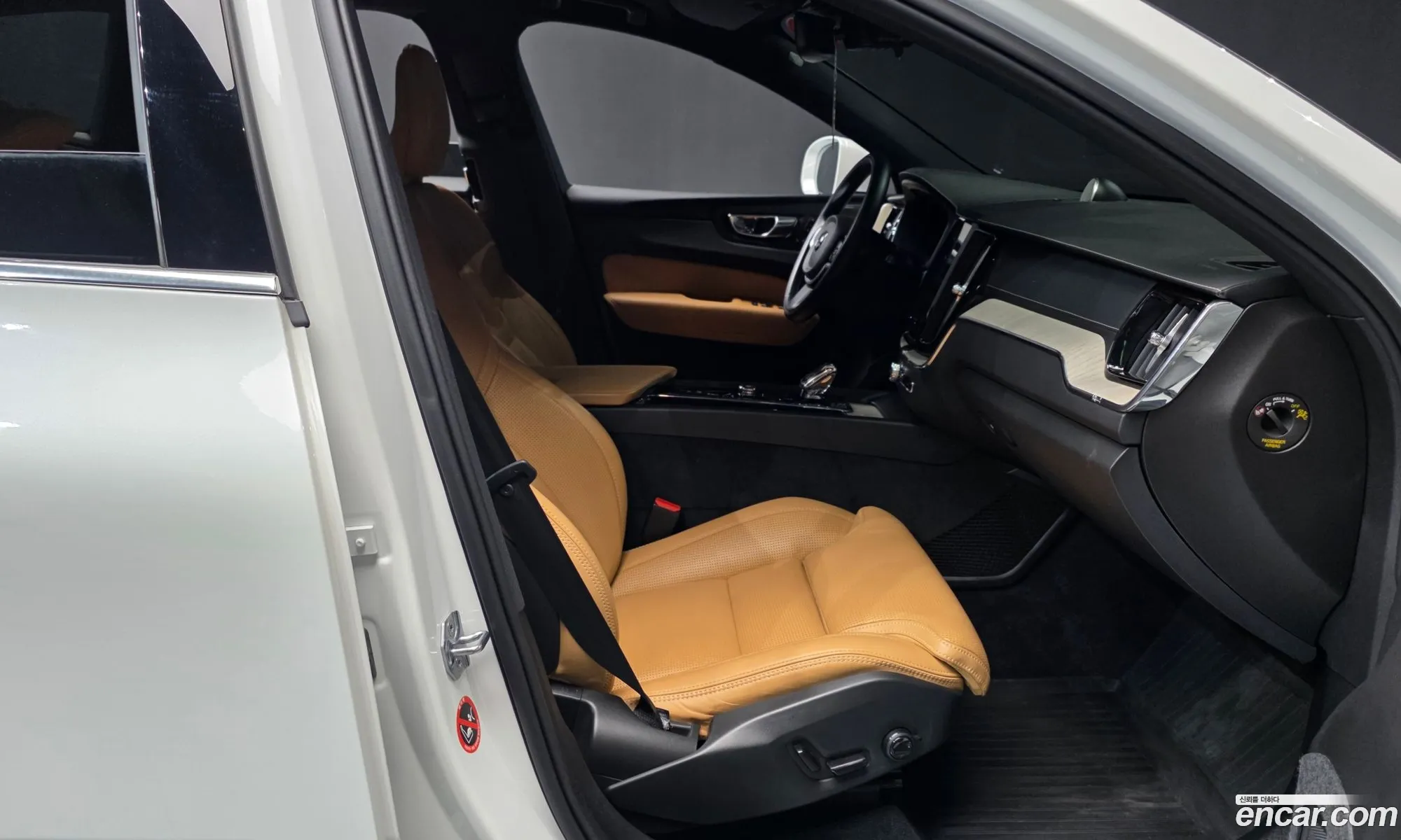 Volvo XC60 2020 — 25