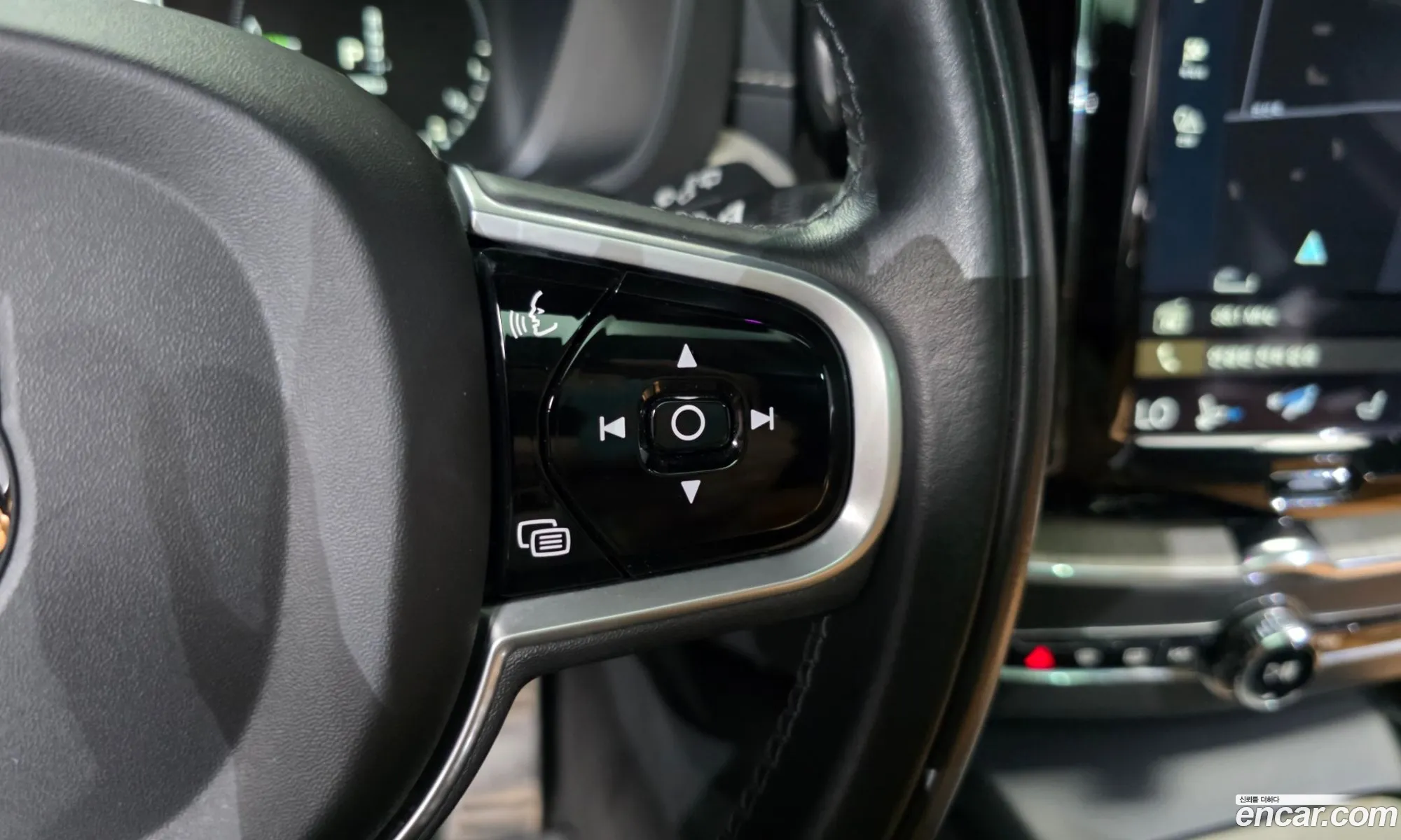 Volvo XC60 2020 — 3