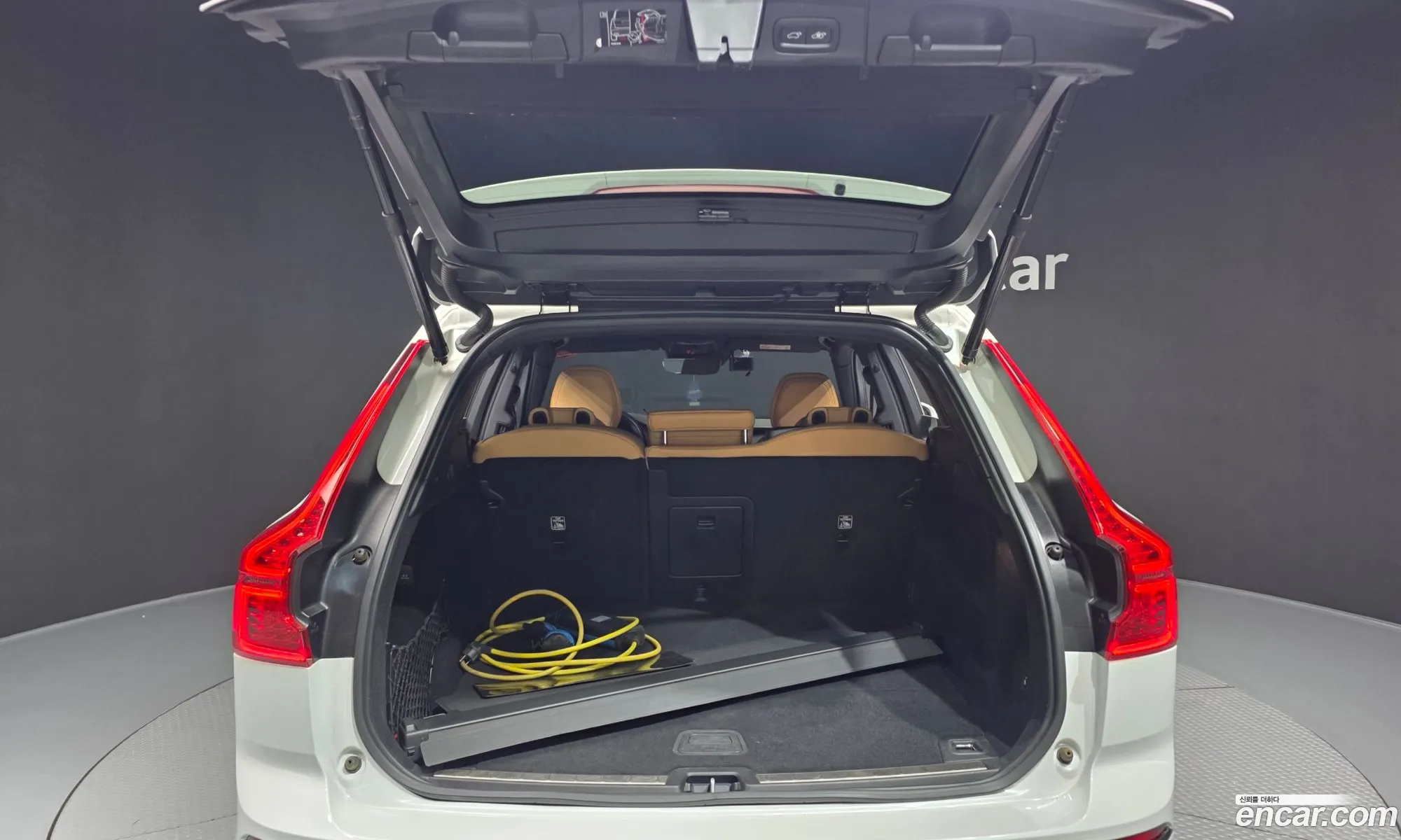 Volvo XC60 2020 — 28