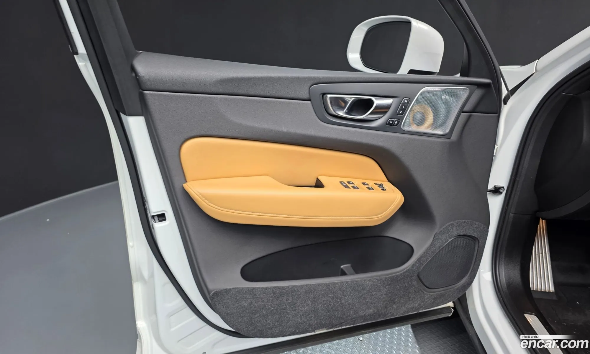 Volvo XC60 2020 — 32