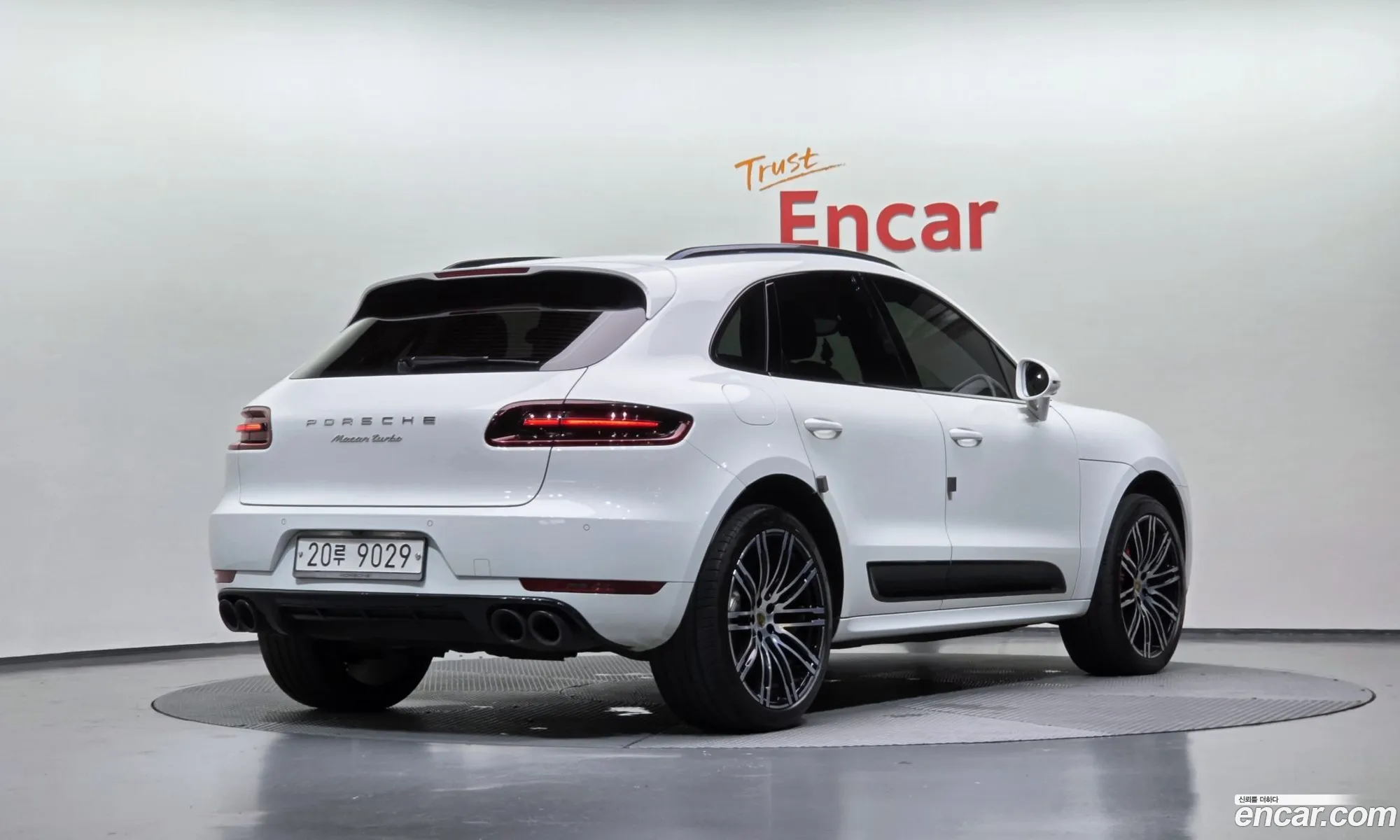 Porsche Macan 2018 WP1AF295XJLB67266 — 18