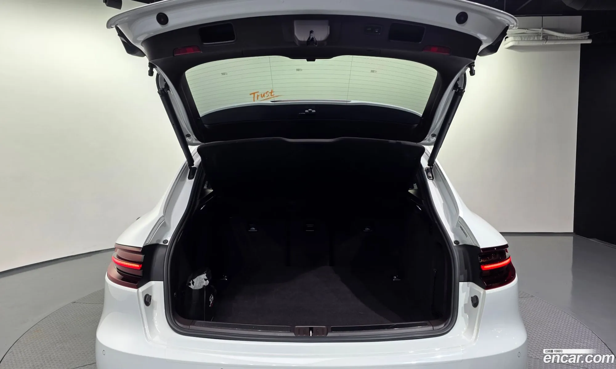 Porsche Macan 2018 WP1AF295XJLB67266 — 19