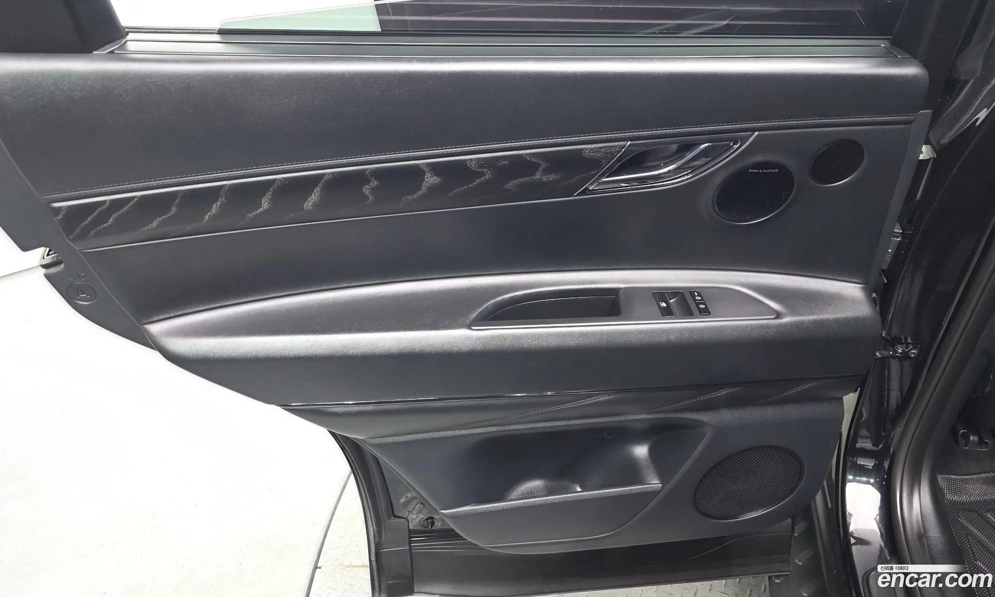 Genesis GV80 2025 KMTHA81BDSU306886 — 32
