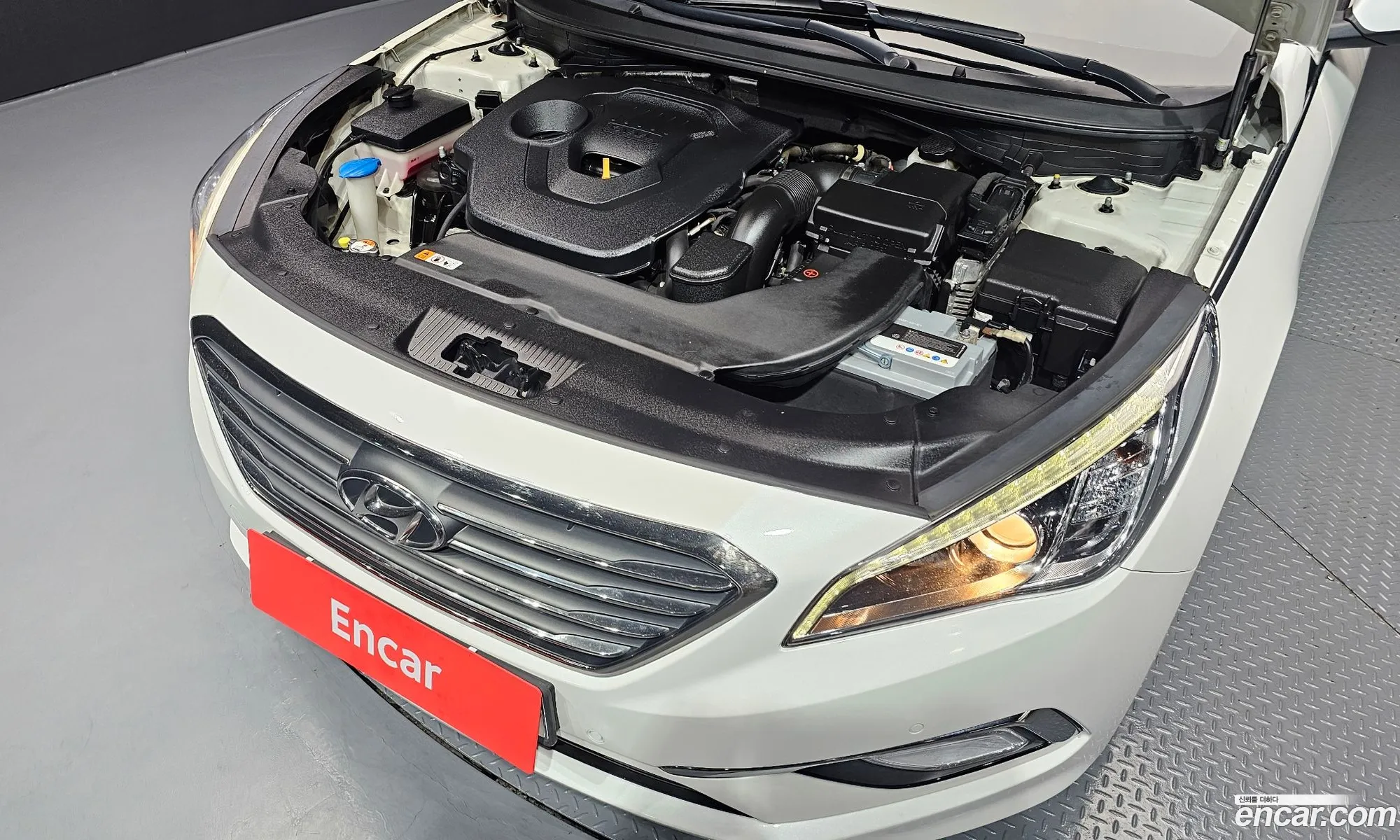 Hyundai LF Sonata 2016 — 11