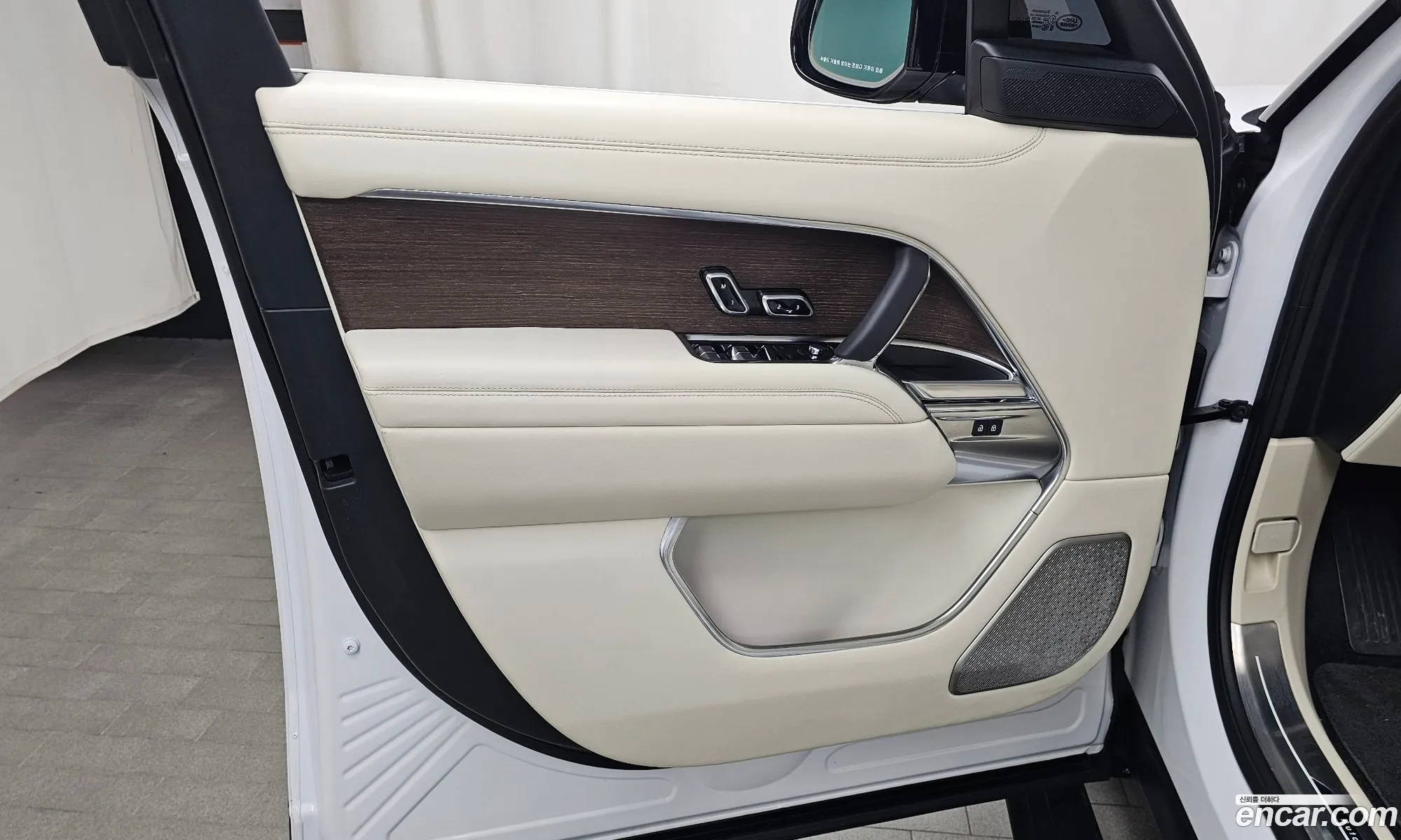 Land Rover Range Rover 2023 SALKA9B72PA025113 — 13