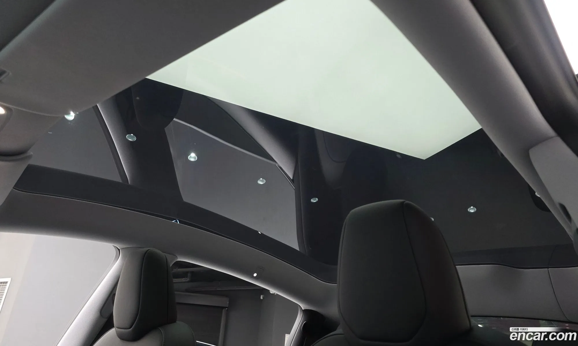 Tesla Model Y 2025 LRWYGCFJ0SC213139 — 32