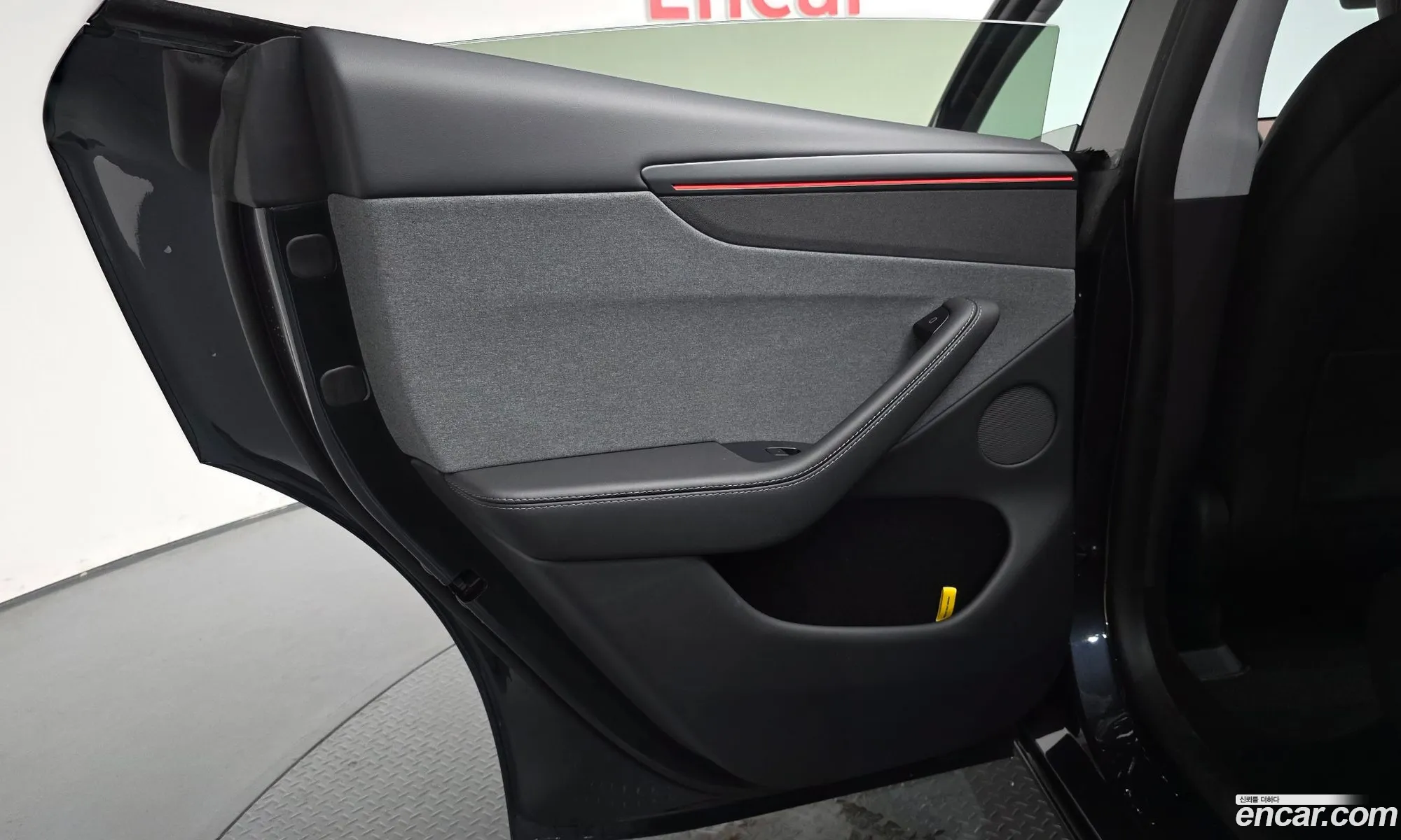 Tesla Model Y 2025 LRWYGCFJ0SC213139 — 2
