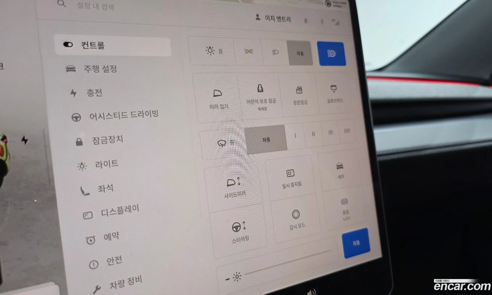 Tesla Model Y 2025 LRWYGCFJ0SC213139 — 28