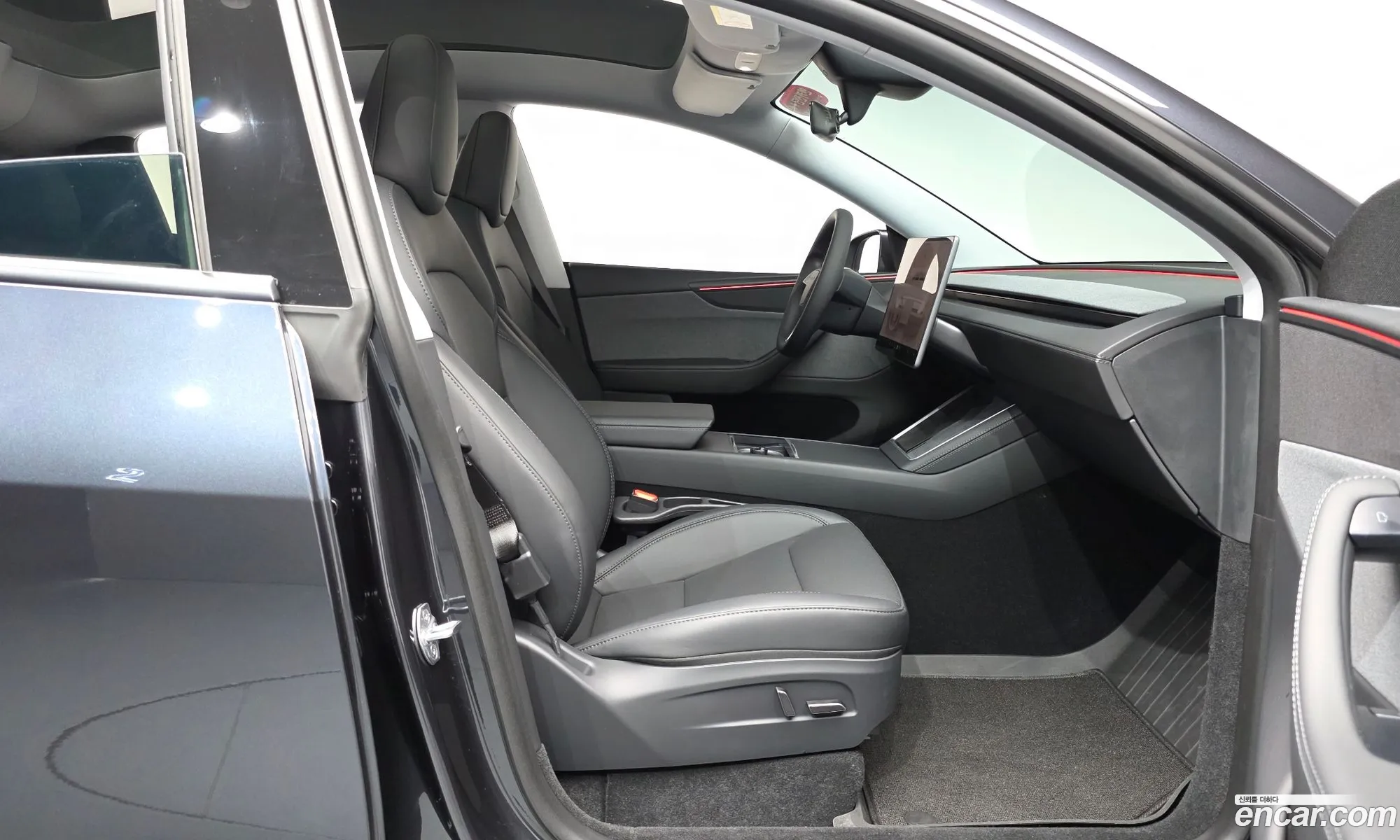Tesla Model Y 2025 LRWYGCFJ0SC213139 — 4