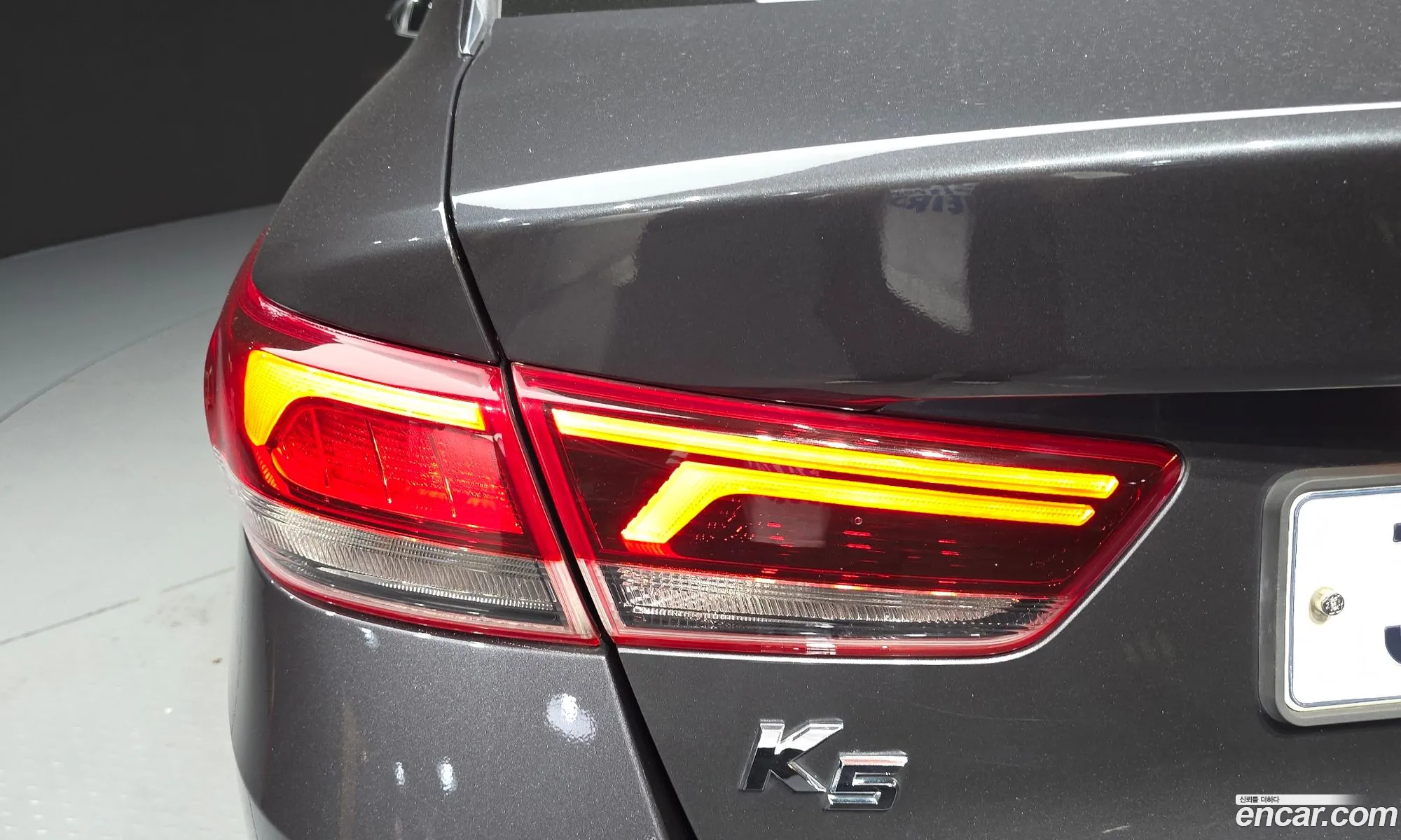 Kia K5 2018 KNAGT411BKA308393 — 17