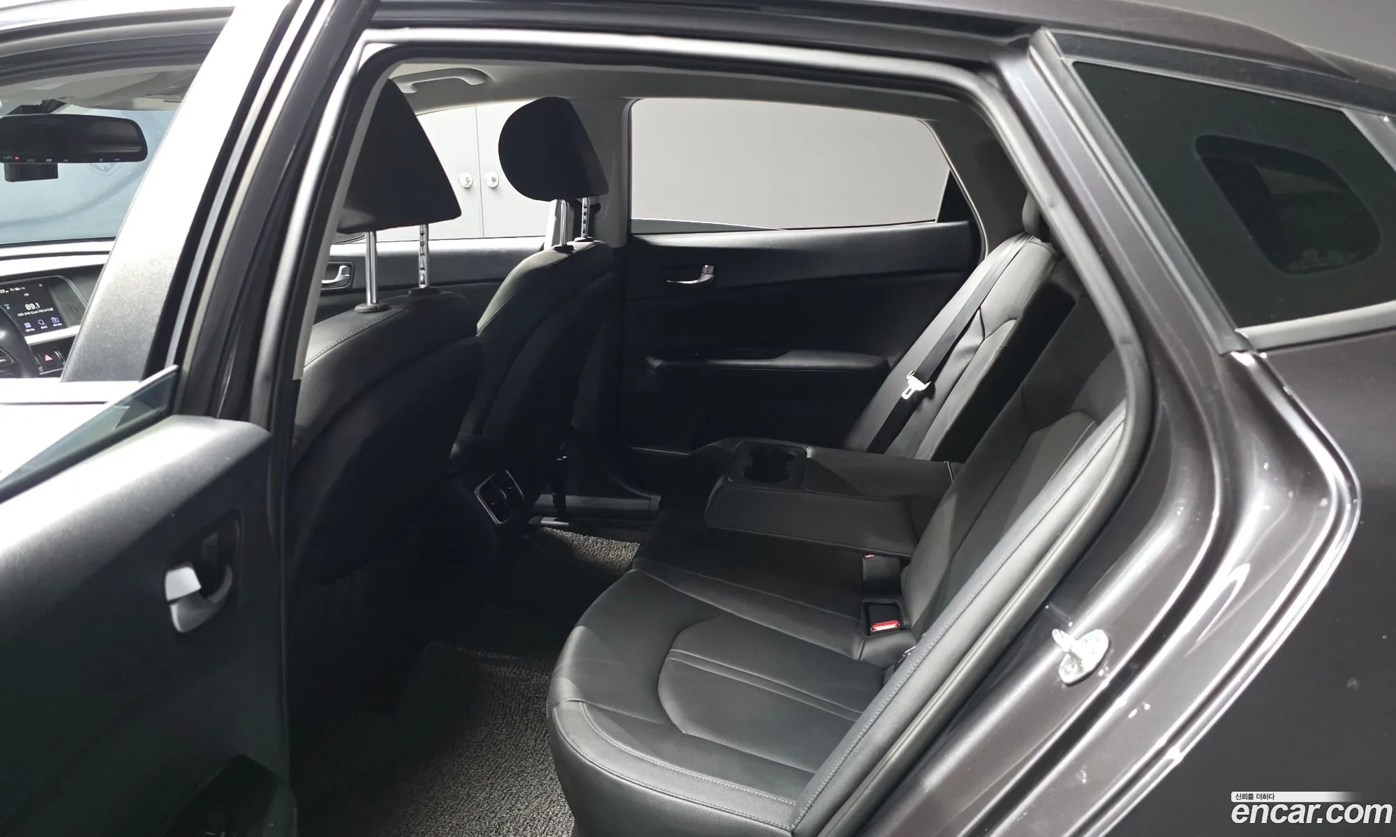 Kia K5 2018 KNAGT411BKA308393 — 12