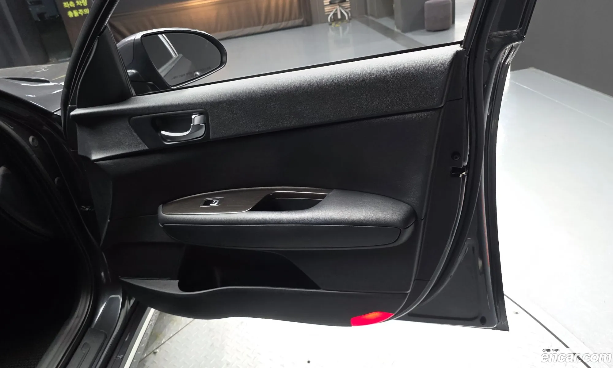 Kia K5 2018 KNAGT411BKA308393 — 24