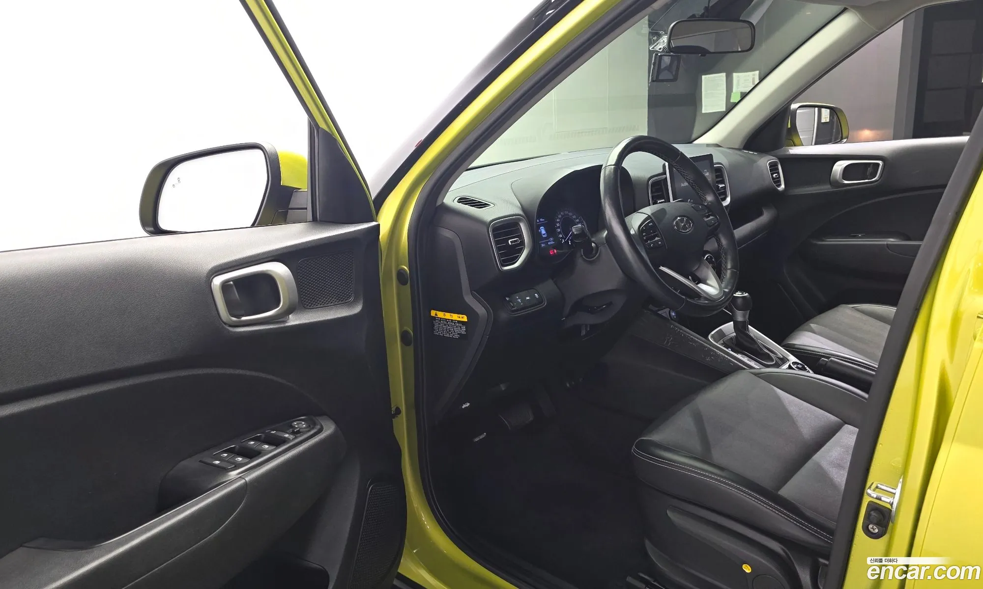 Hyundai Venue 2019 KMHRA813ELU022429 — 16