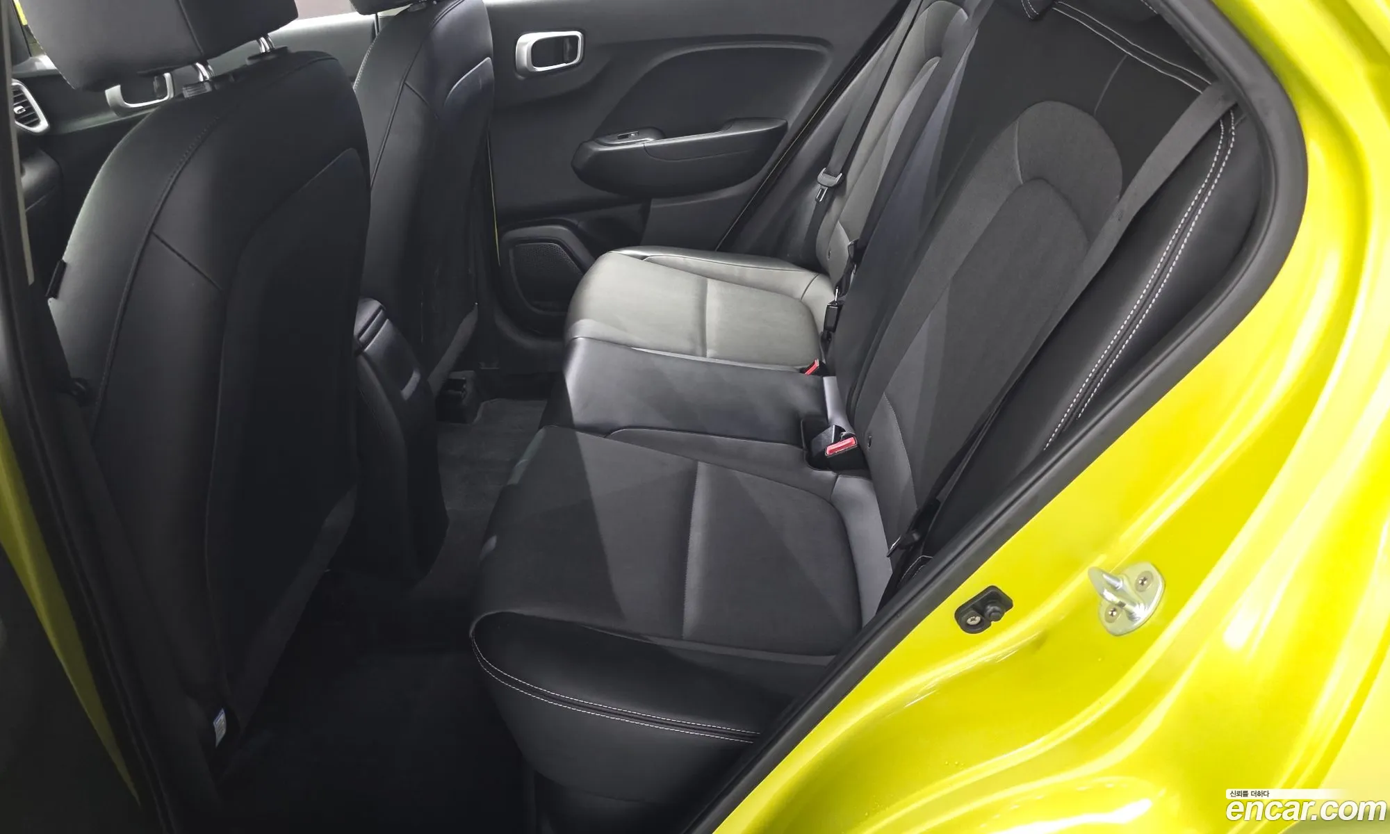 Hyundai Venue 2019 KMHRA813ELU022429 — 24