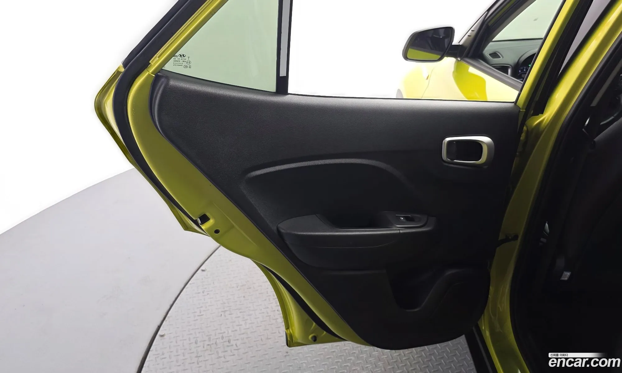 Hyundai Venue 2019 KMHRA813ELU022429 — 4