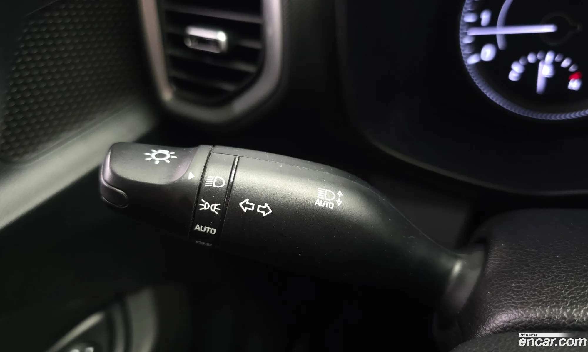 Hyundai Venue 2019 KMHRA813ELU022429 — 6