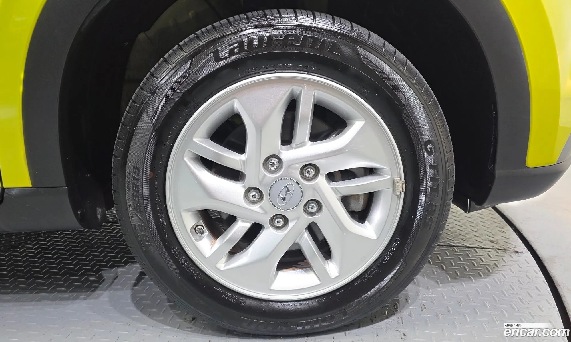 Hyundai Venue 2019 KMHRA813ELU022429 — 18