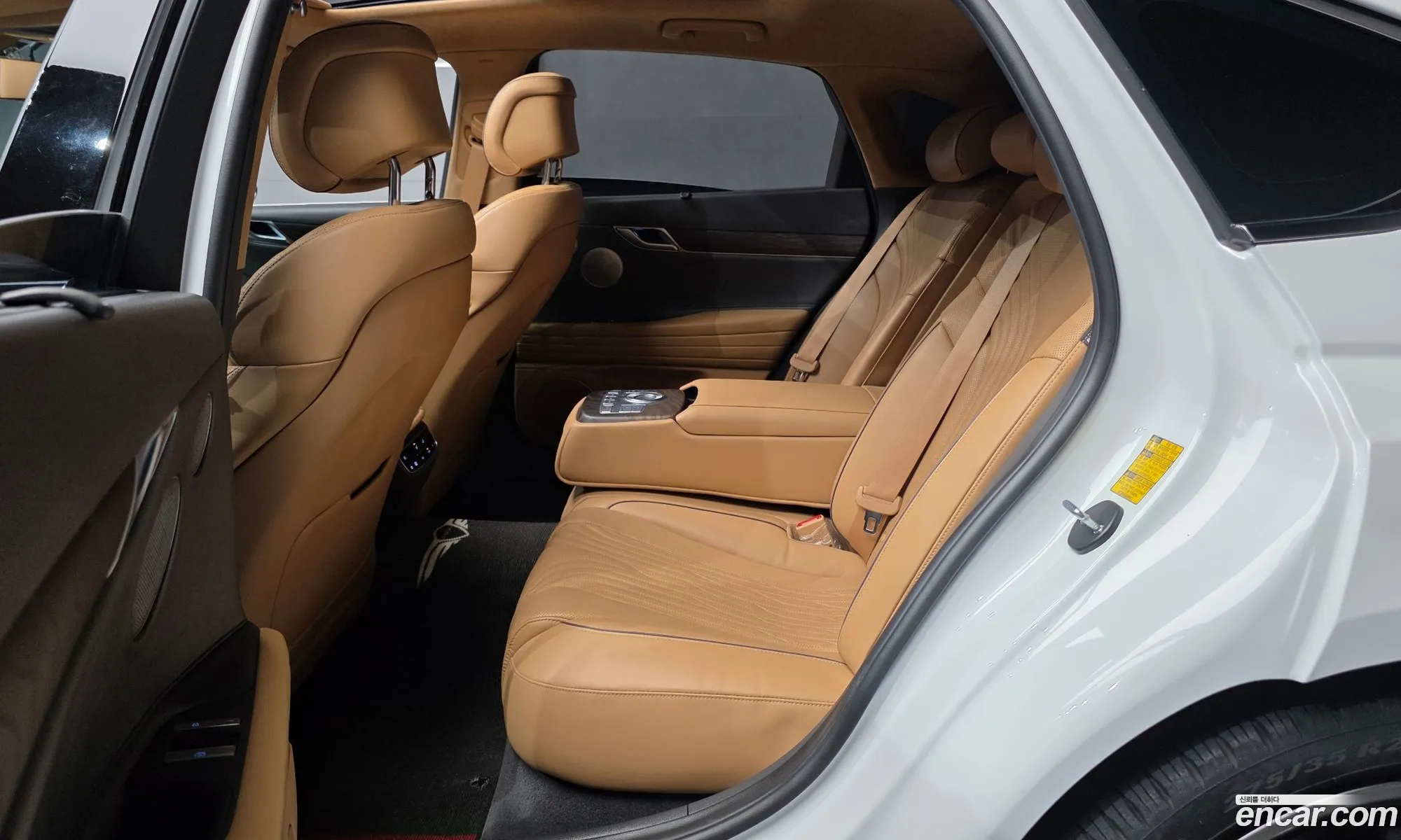 Genesis G80 2021 KMTGB41CDMU061155 — 10