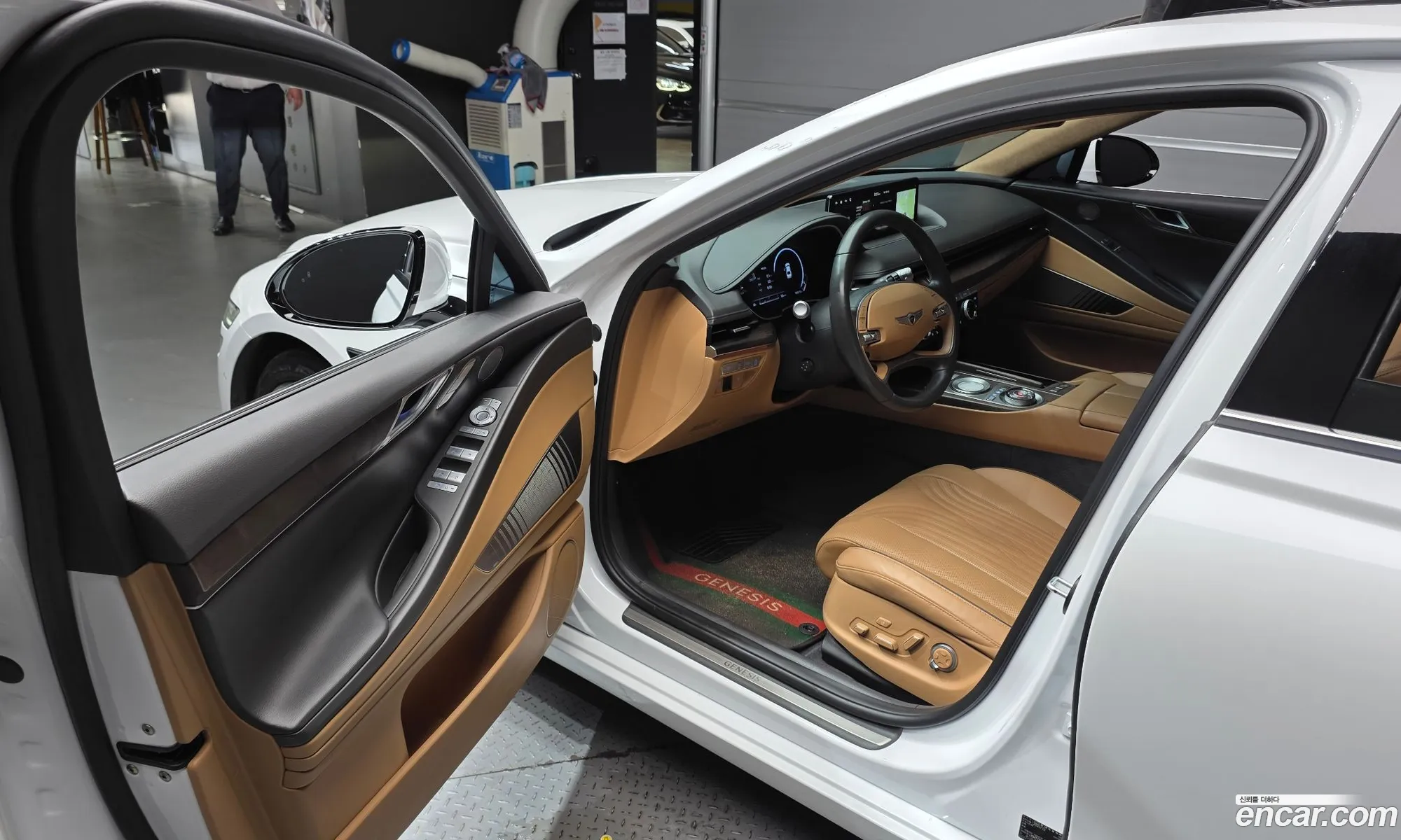 Genesis G80 2021 KMTGB41CDMU061155 — 9