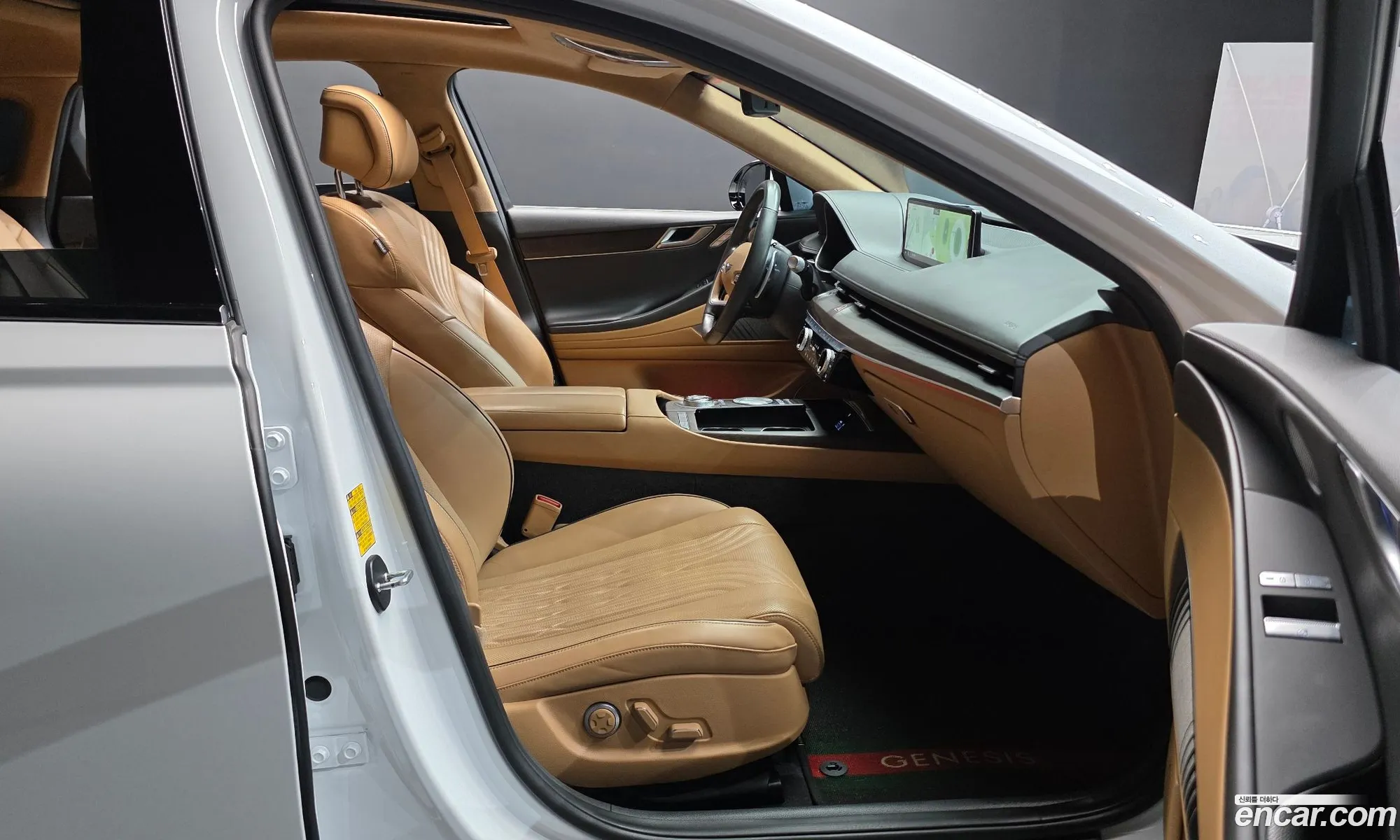 Genesis G80 2021 KMTGB41CDMU061155 — 2