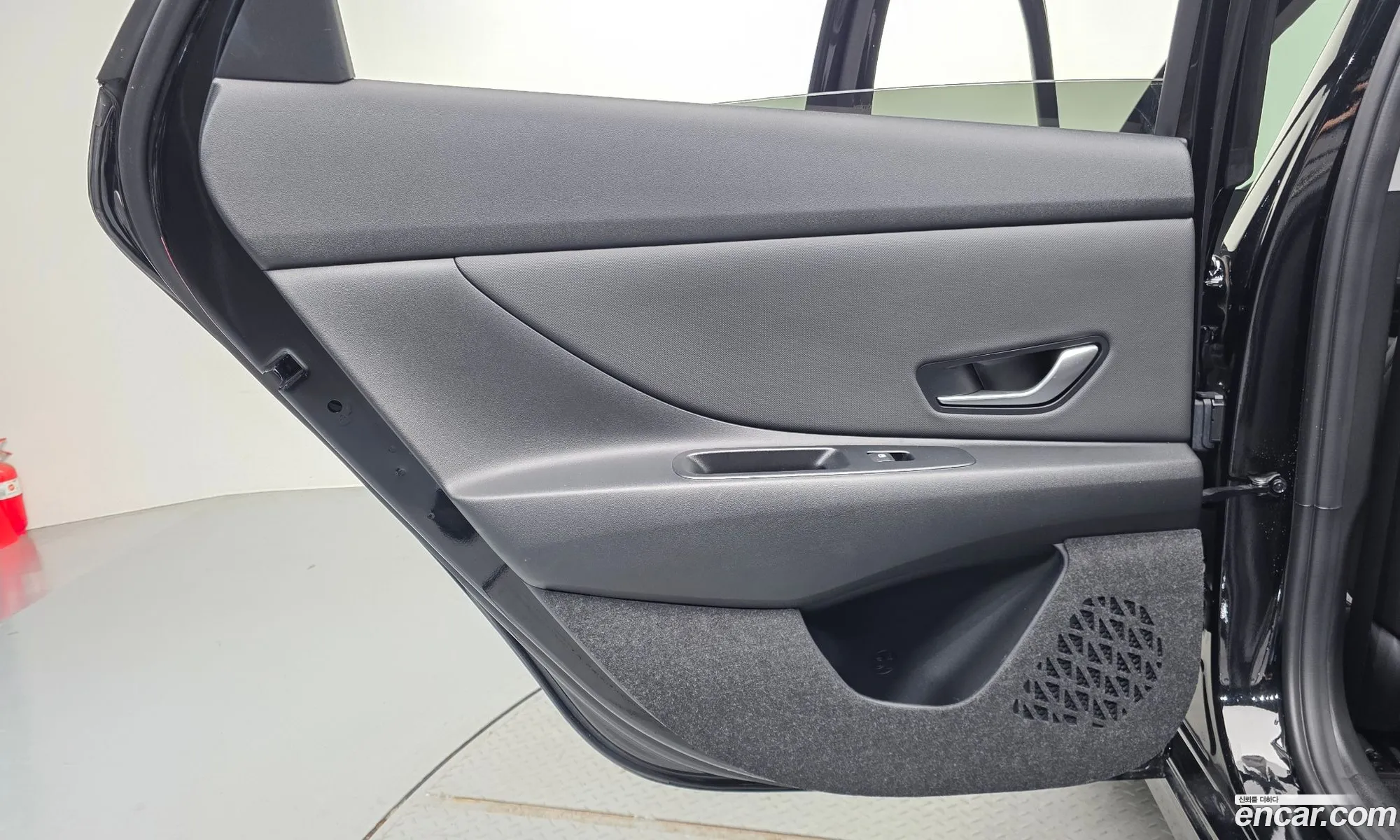 Hyundai Elantra 2025 — 4