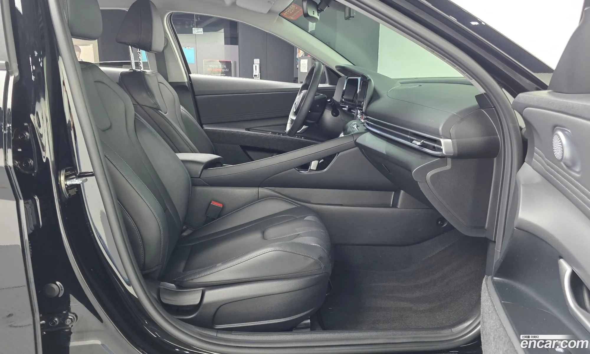 Hyundai Elantra 2025 — 14