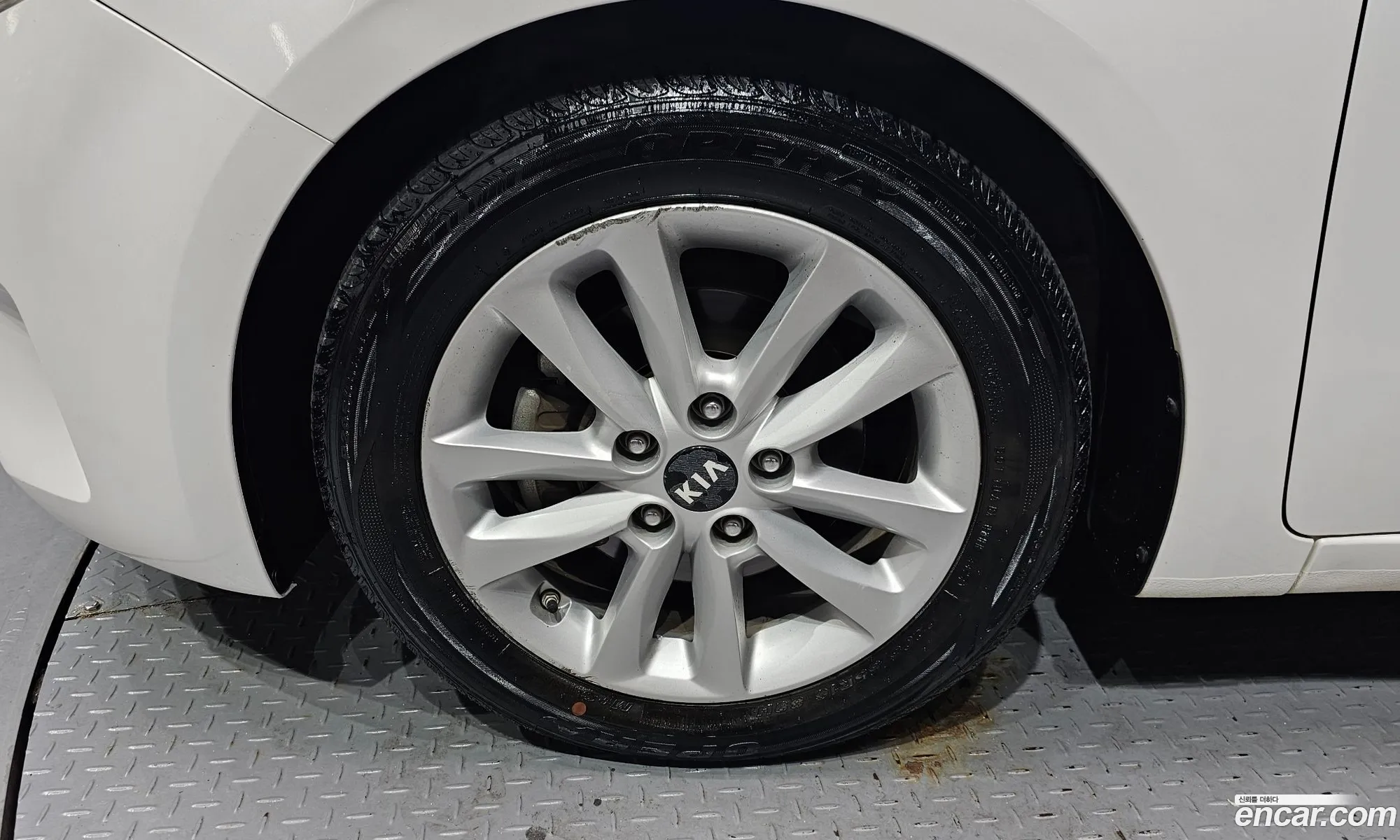 Kia K3 2016 — 16