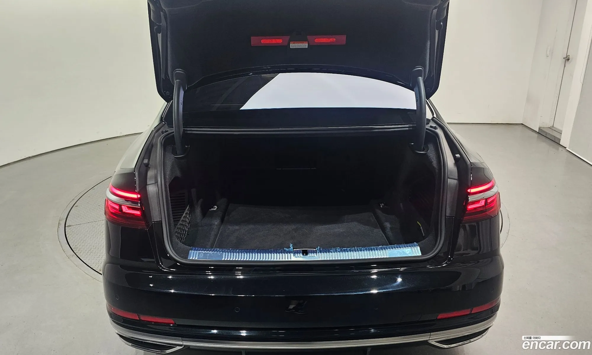 Audi A8 2019 WAUZZZF8XLN002387 — 7