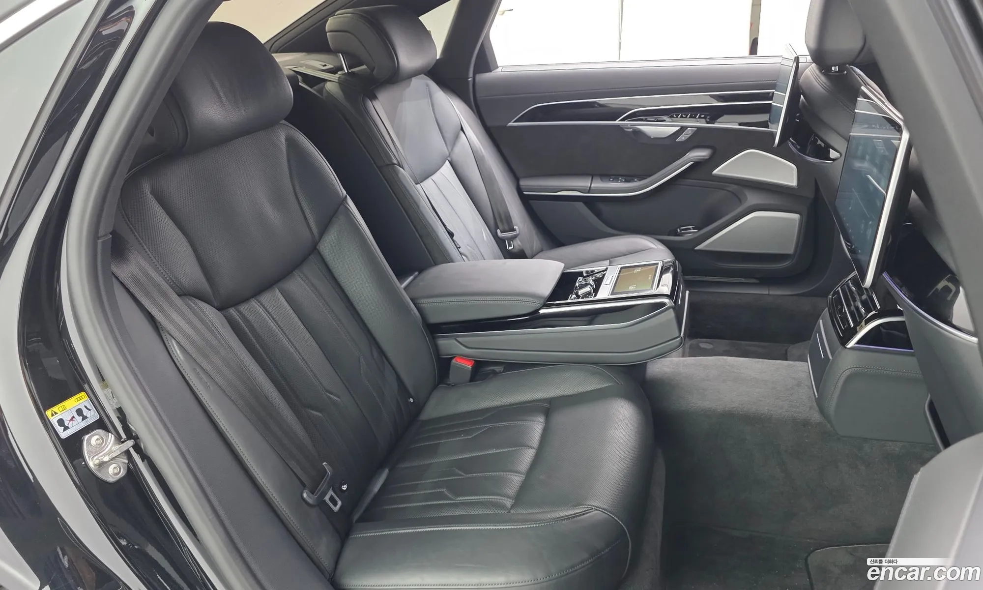 Audi A8 2019 WAUZZZF8XLN002387 — 14