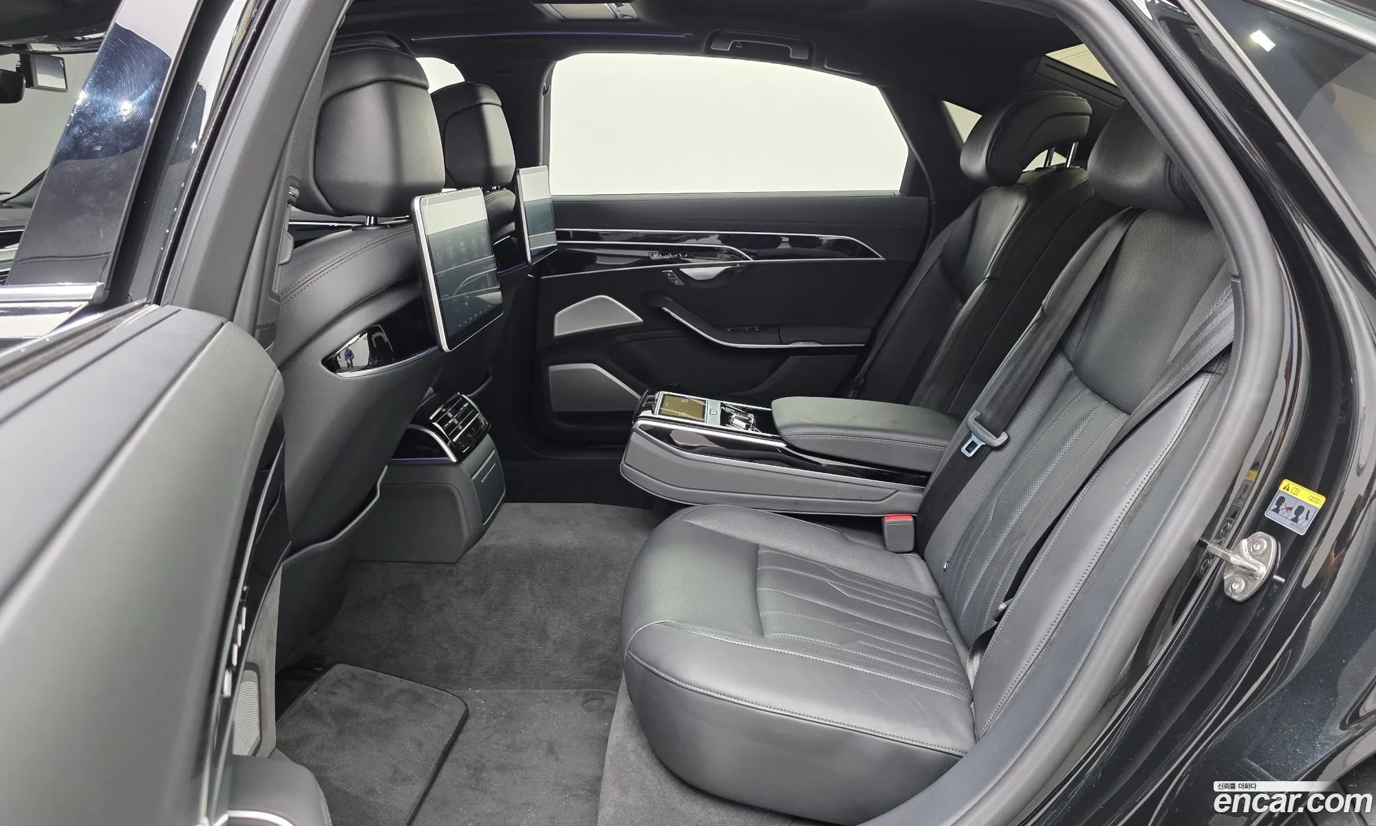 Audi A8 2019 WAUZZZF8XLN002387 — 10